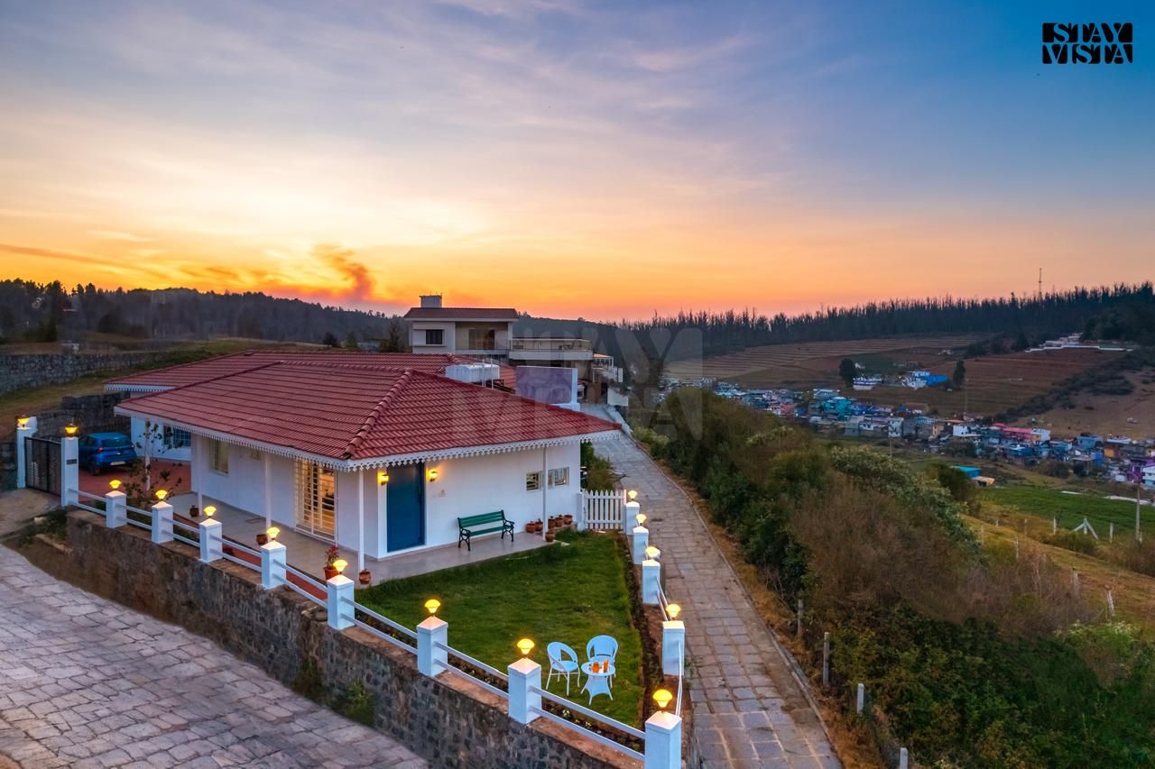 THE LAKE HOUSE OOTY
