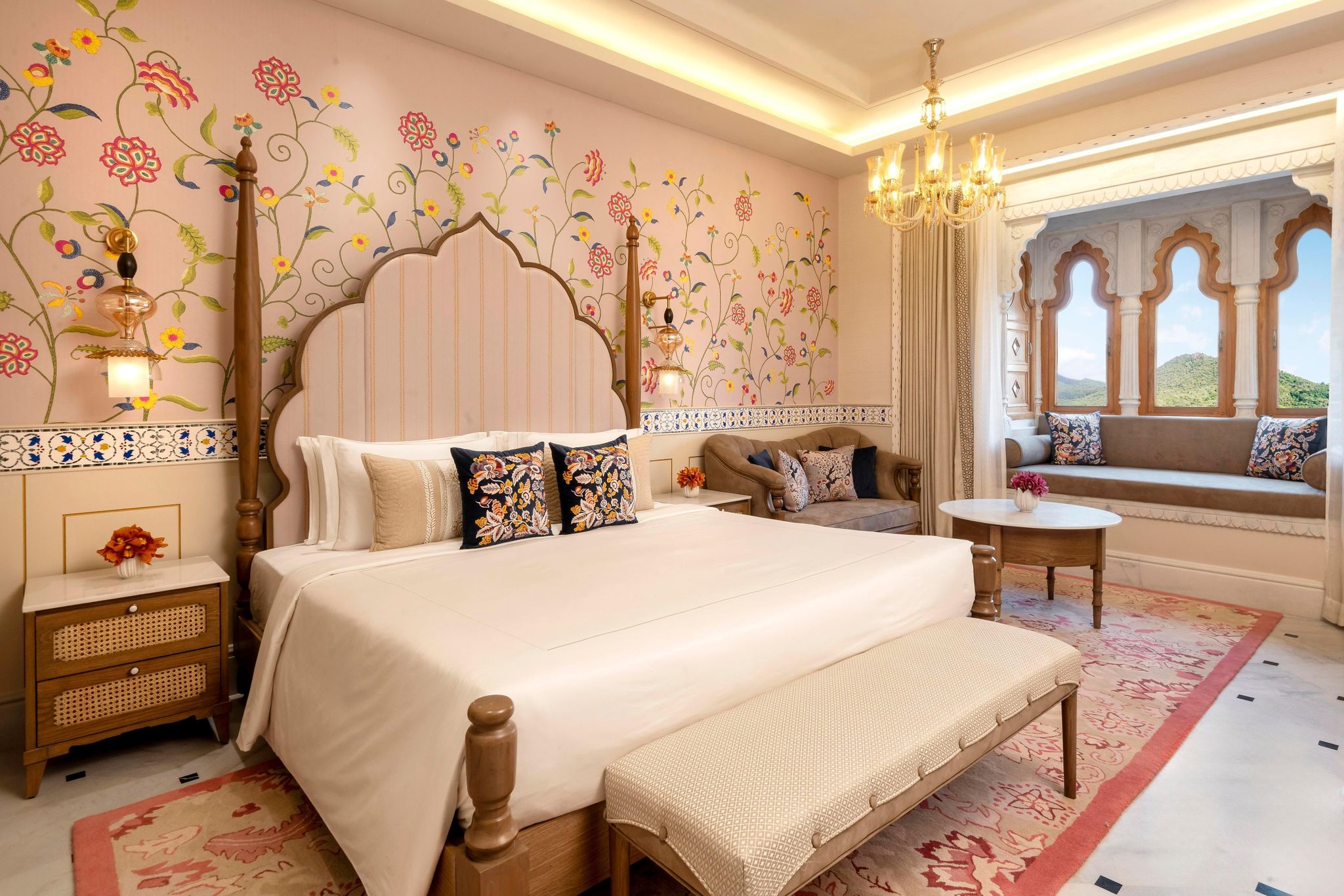 Grand Luxury Suite King Bed with Balcony