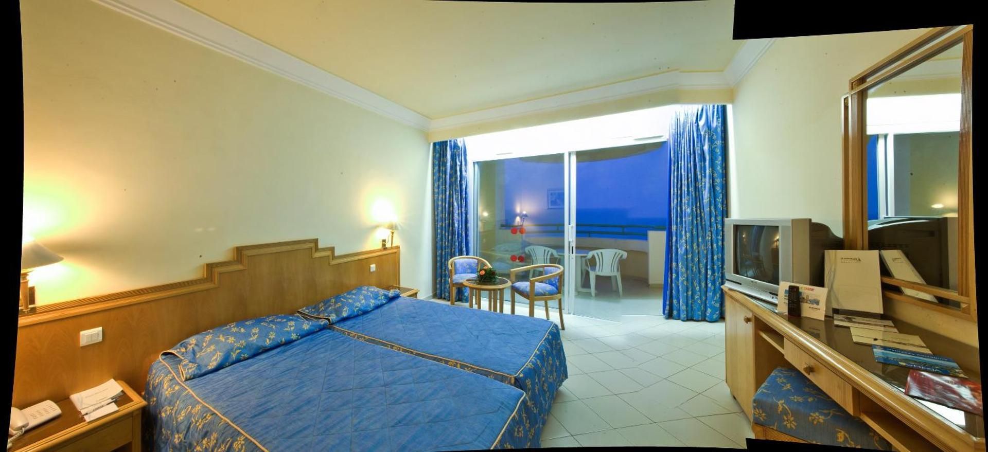 Double Room (1 Adult + 1 Child)