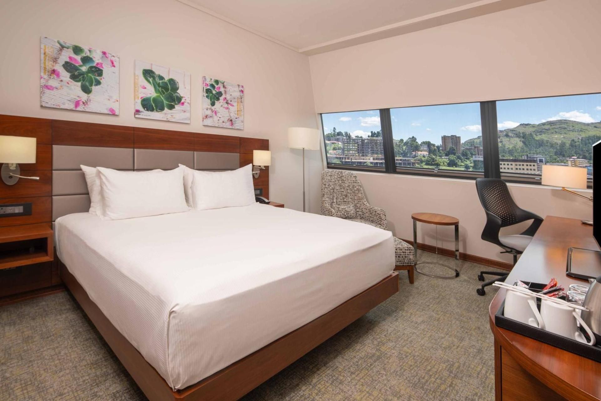 INTERCONNECTING KING AND TWIN ROOM