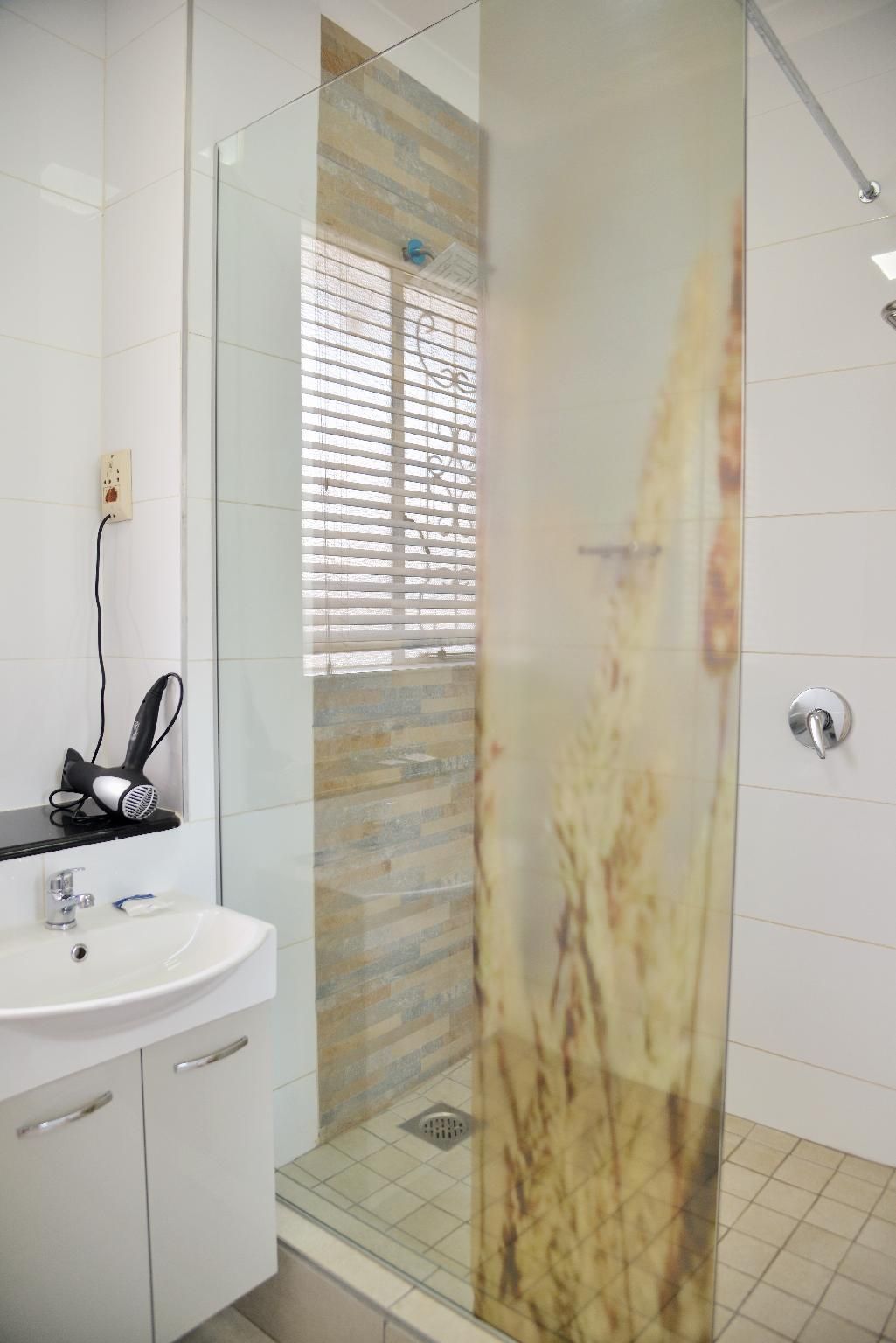 Cresta Oasis Hotel Standard Twin Room 3