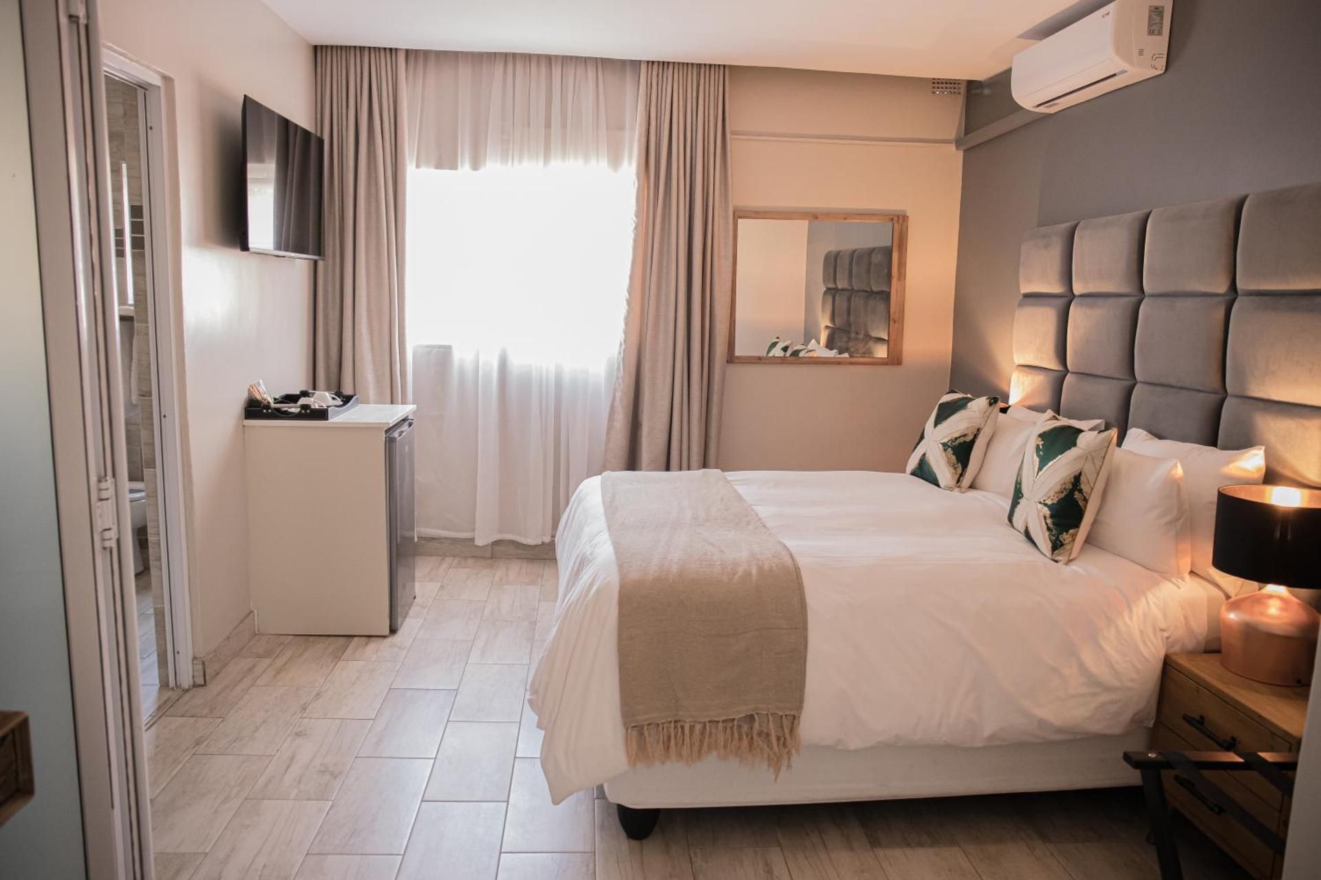 Deluxe Queen Suite