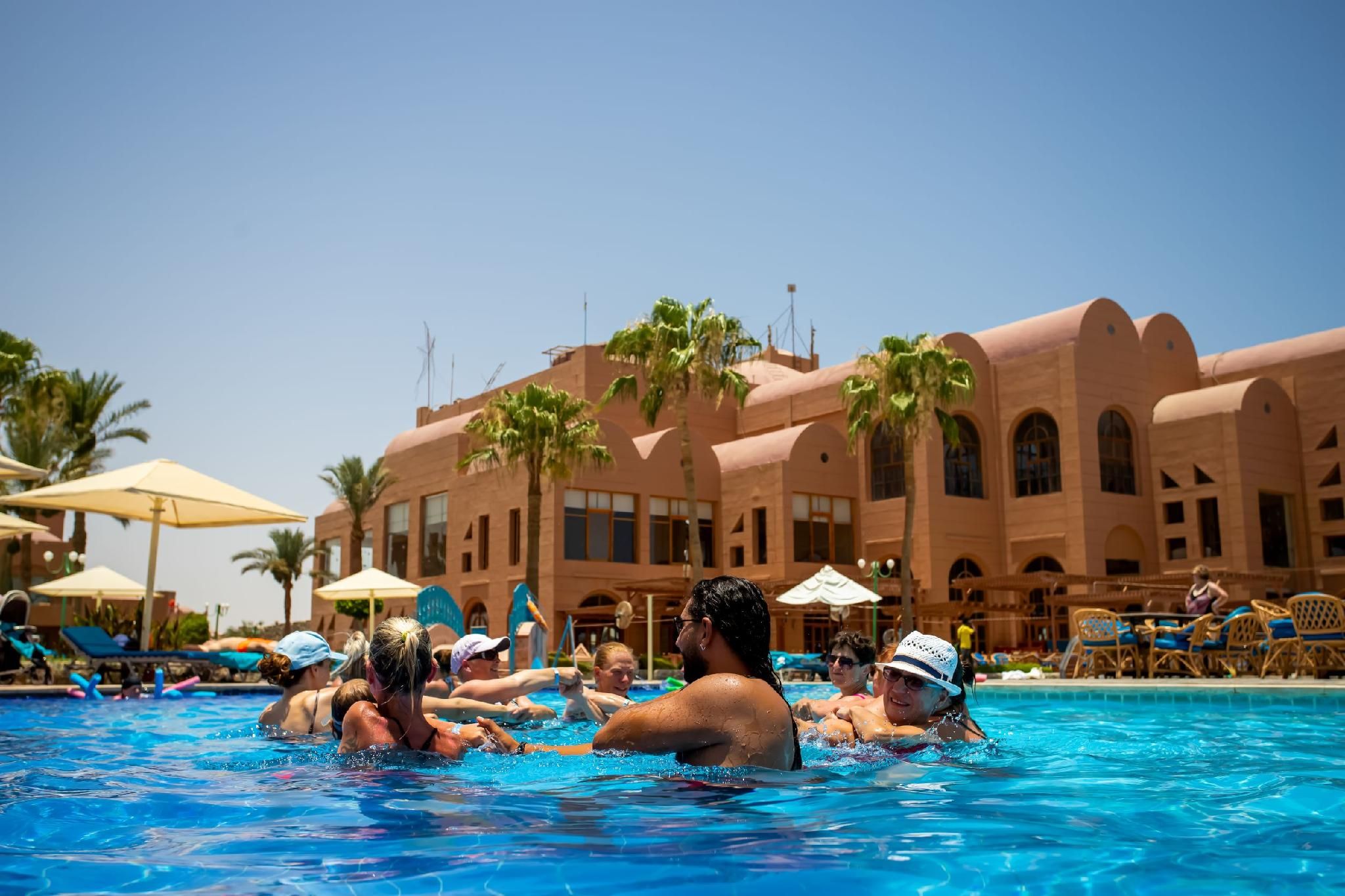 swimming pool [outdoor]