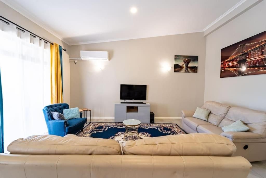 shared lounge/tv area