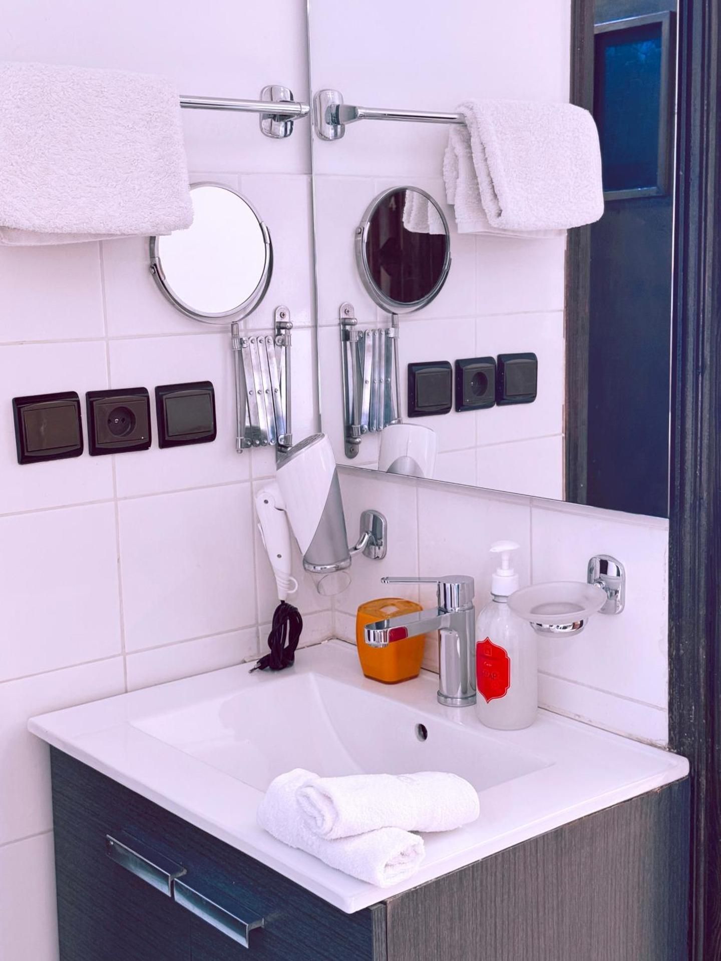 DELUXE APARTMENT