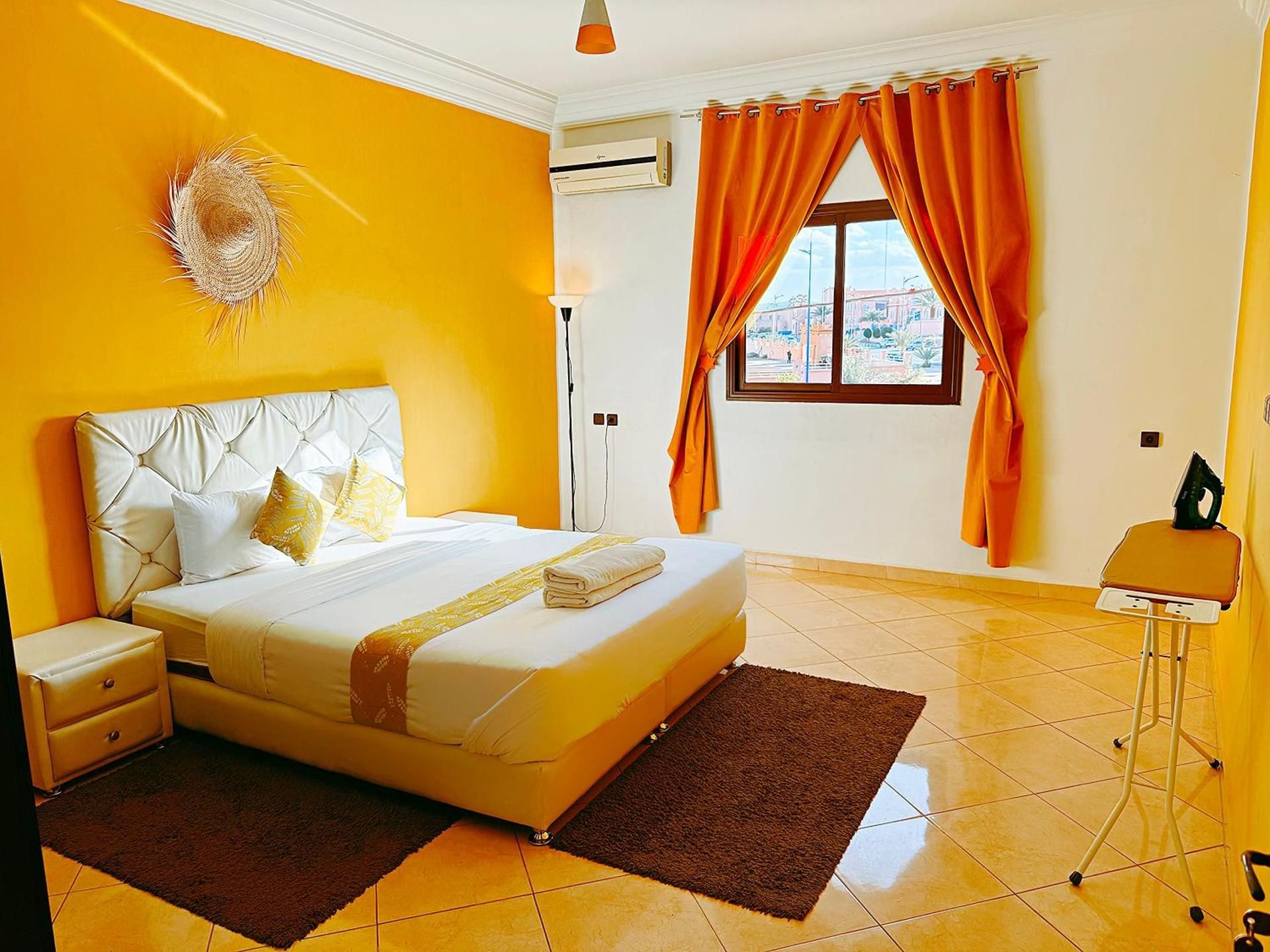 DELUXE APARTMENT