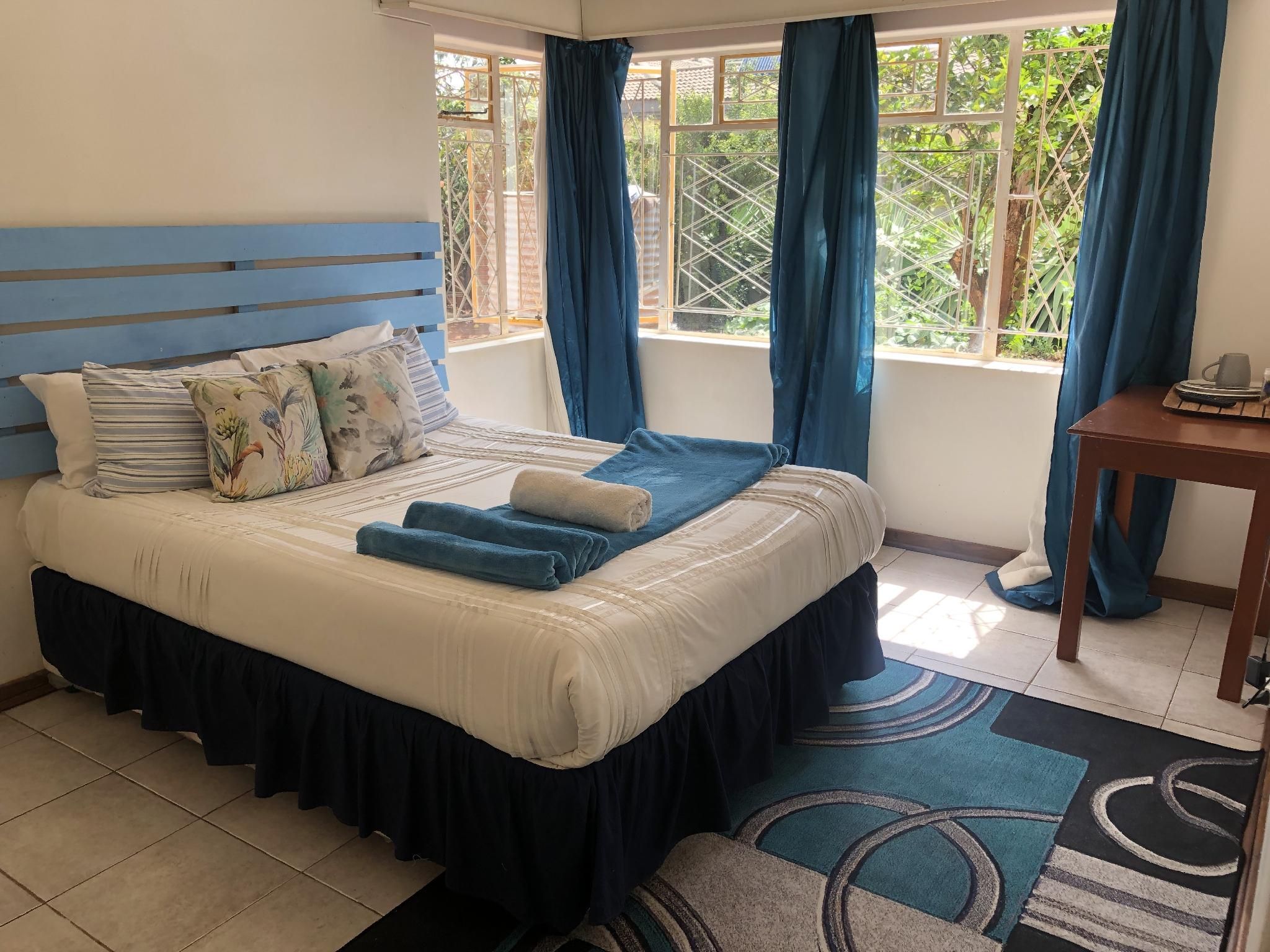 Savannah  Basic - 12 Bed Mixed Dormitory