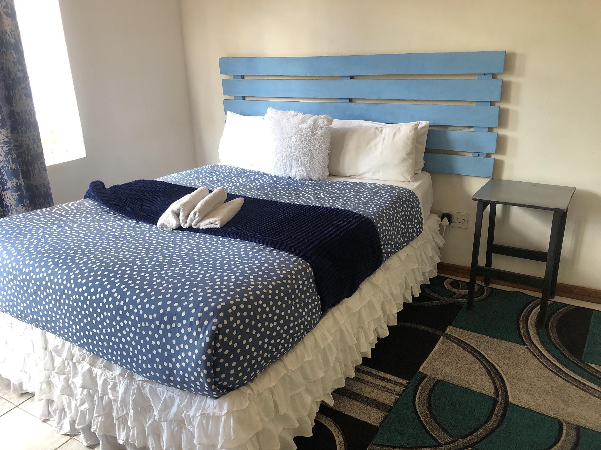 Savannah  Basic - 12 Bed Mixed Dormitory 2