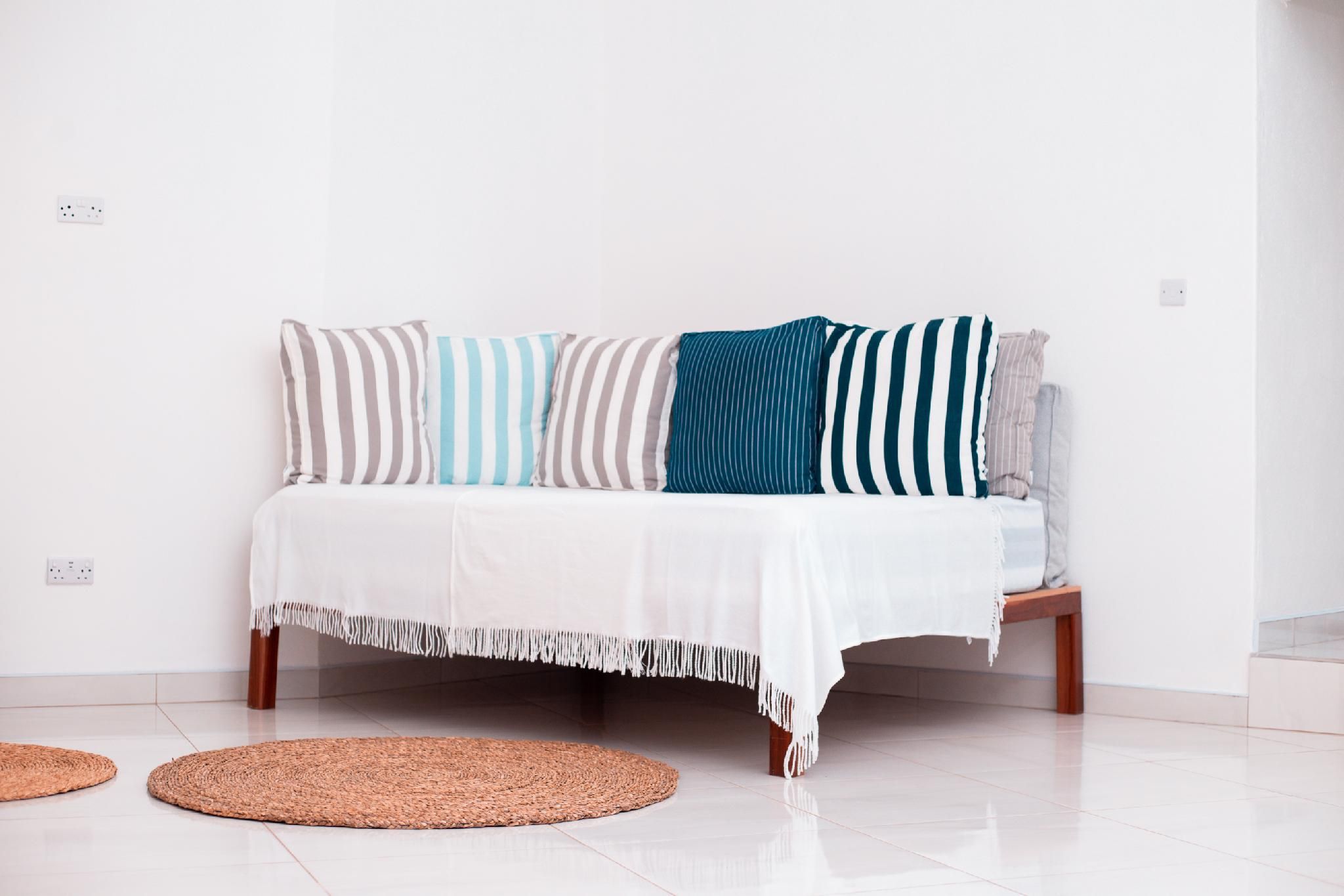 shared lounge/tv area