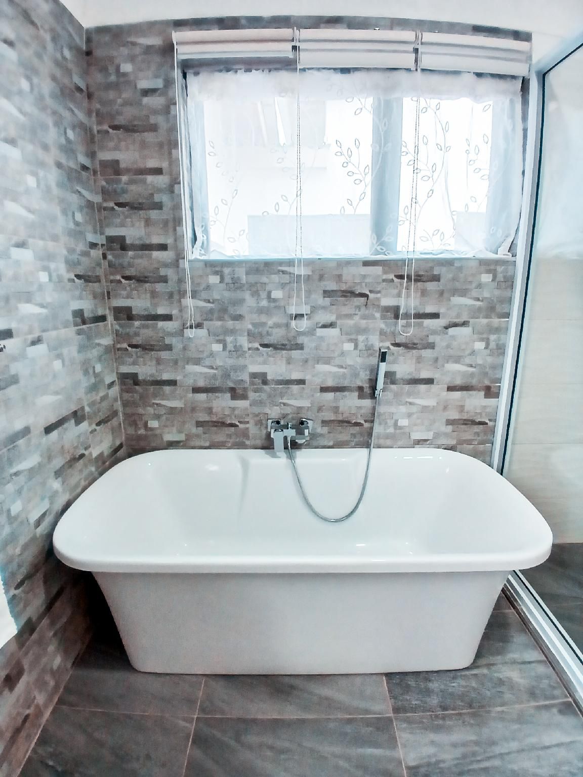 The Baroness  Superior - 1 Queen Bed 3