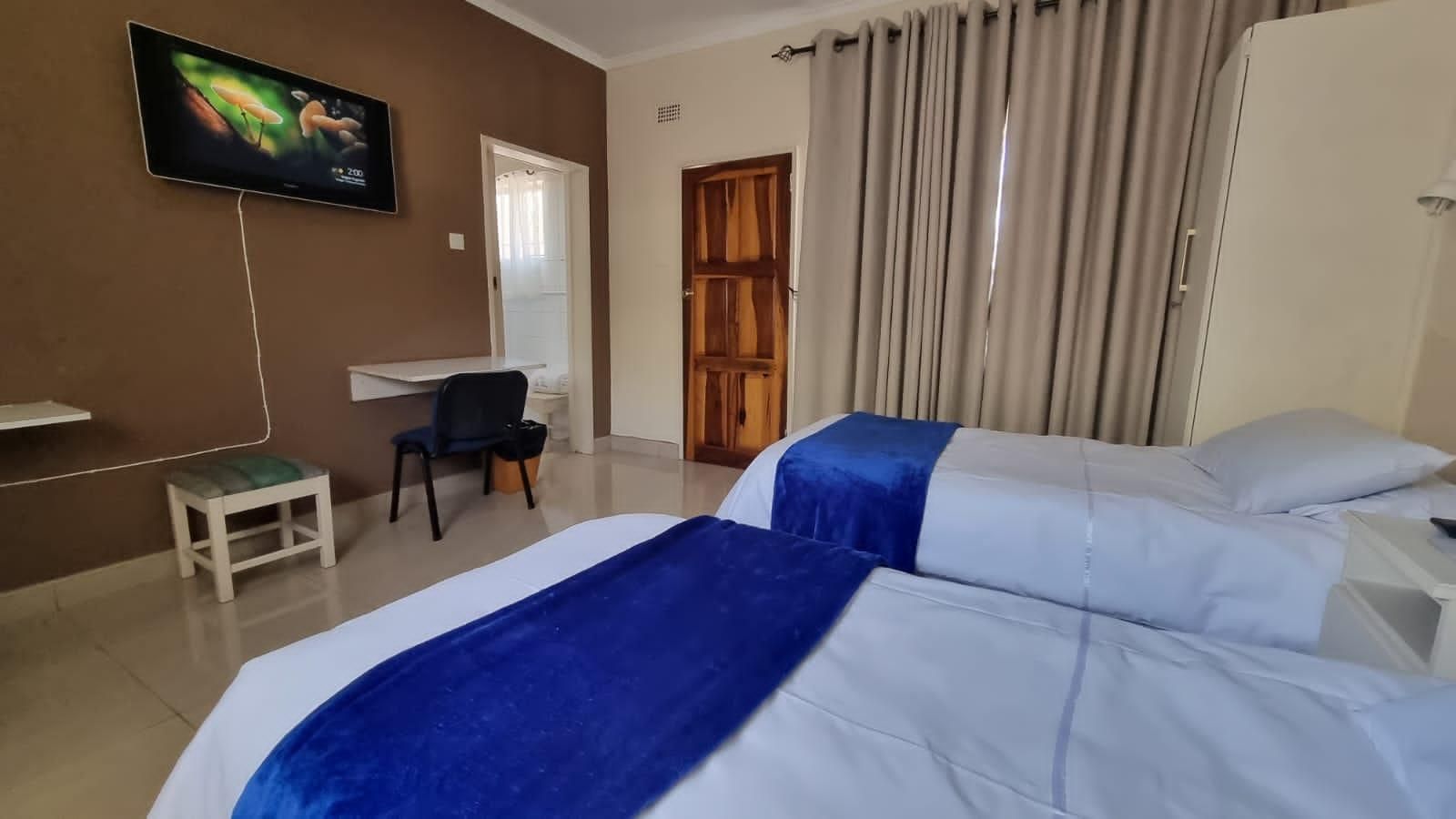 Twin Room with Shower - Non-Smoking