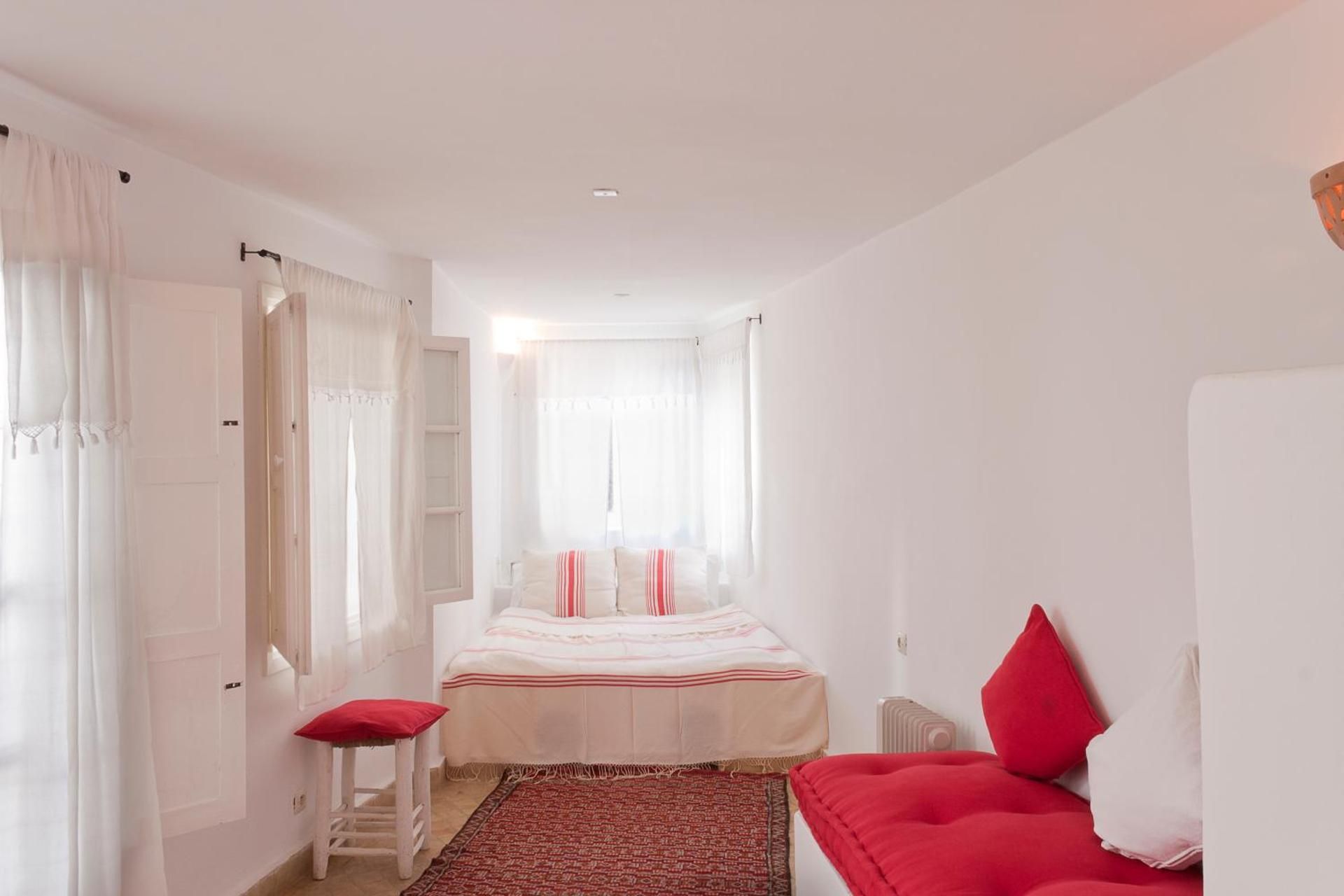 Deluxe Room (2 Adults + 1 Child)