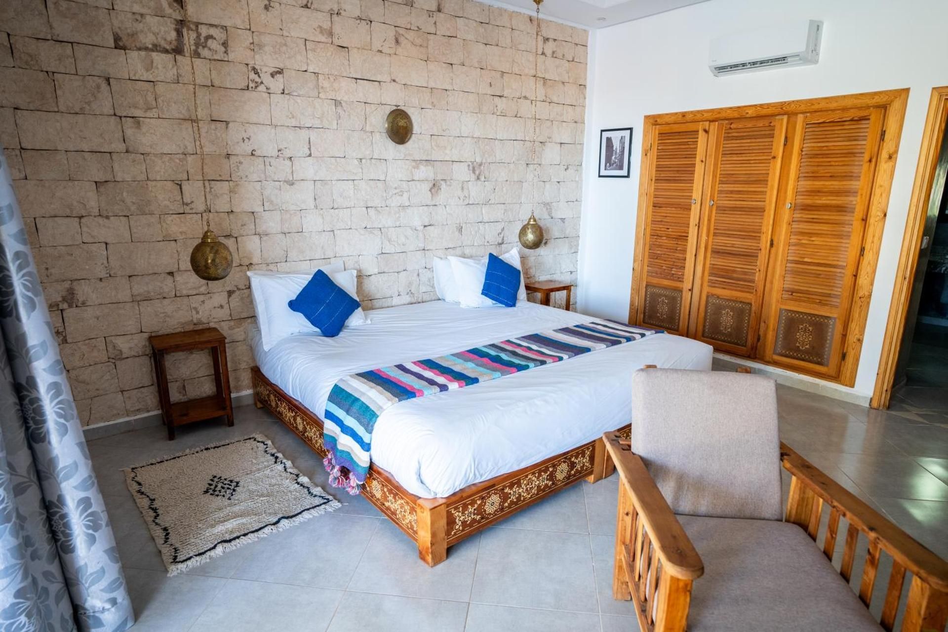 Deluxe Double Room (2 Adults + 1 Child)