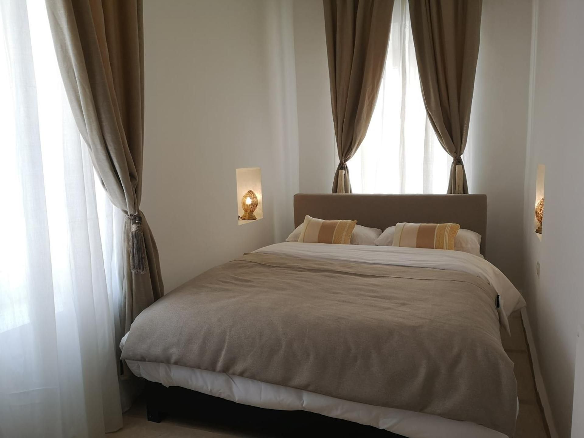 Deluxe Double Room (2 Adults + 1 Child)
