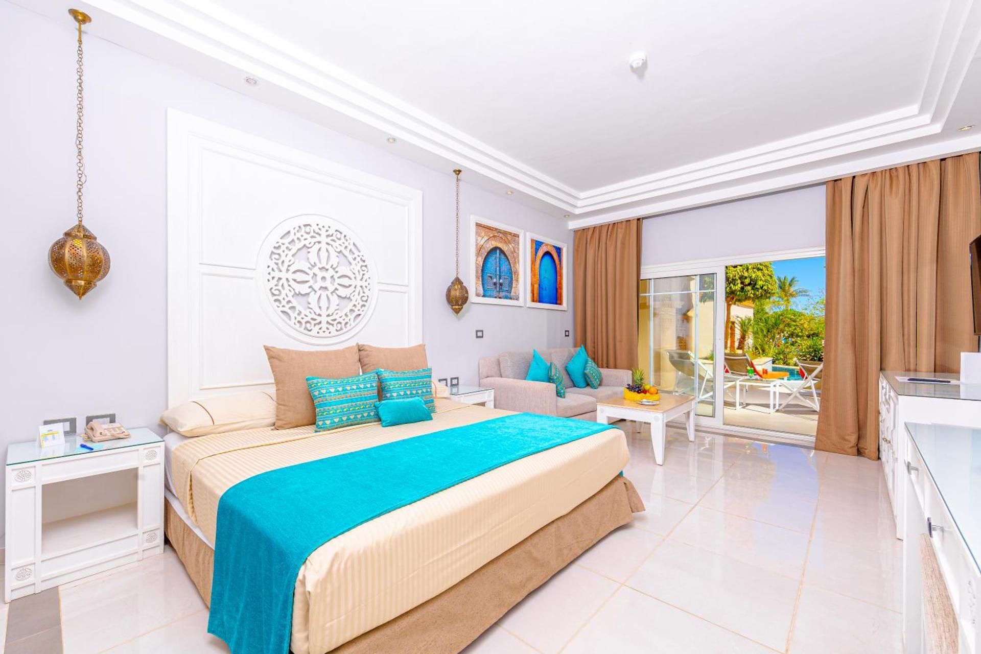 Junior Suite with Direct Pool Access
