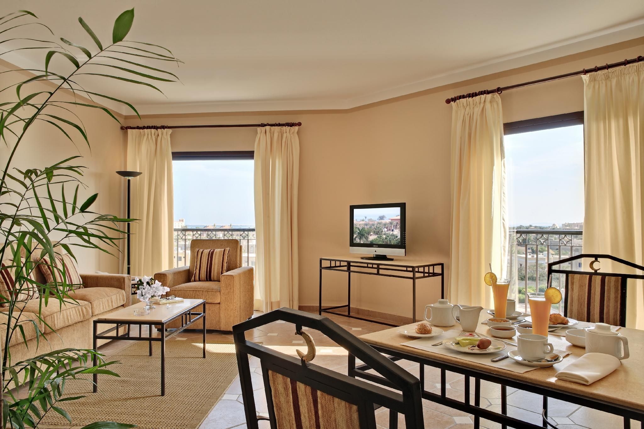 JAZ Neo Ivory  Apartment, Queen Bed 2