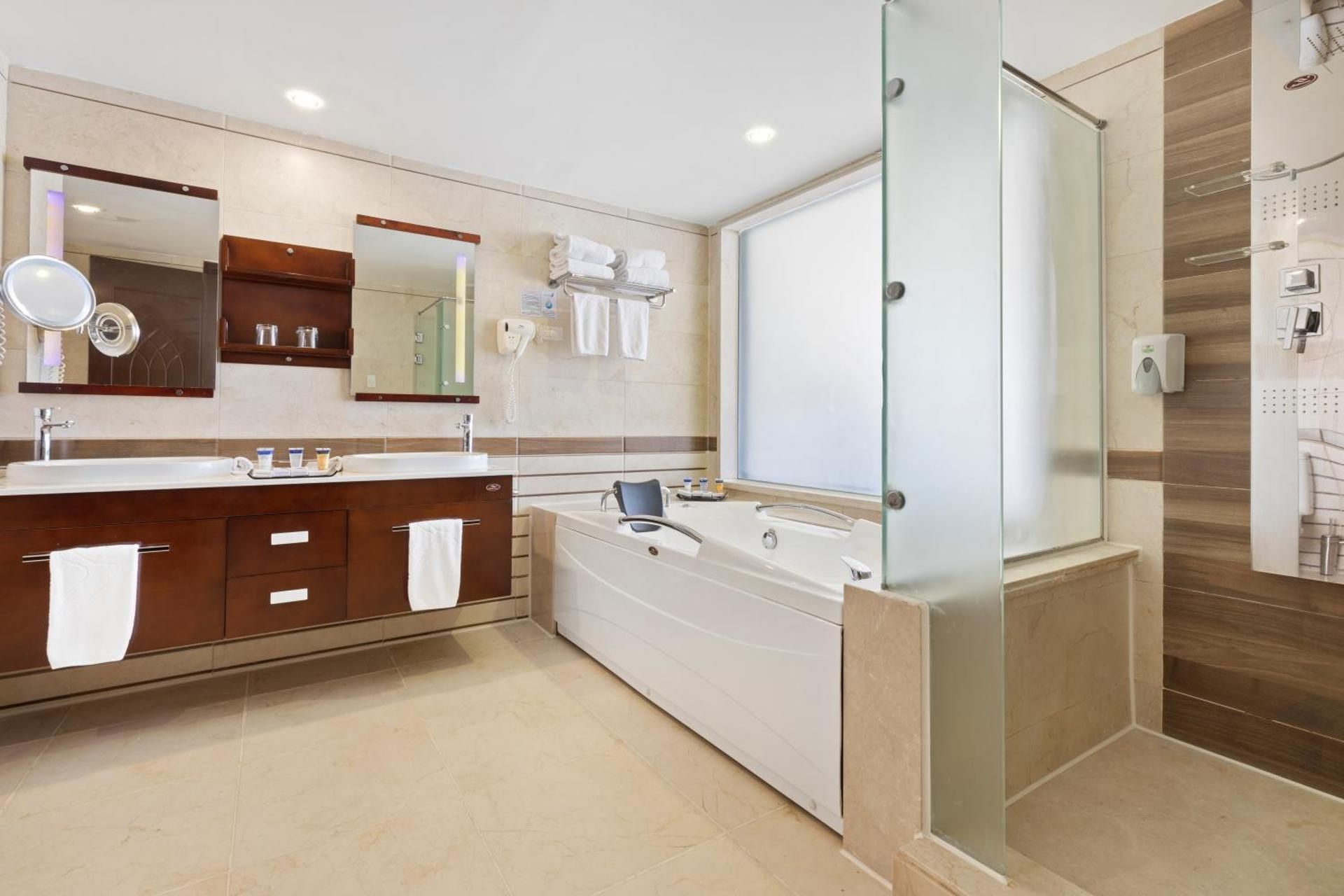 Royal Suite Sea View with Jaccuzzi