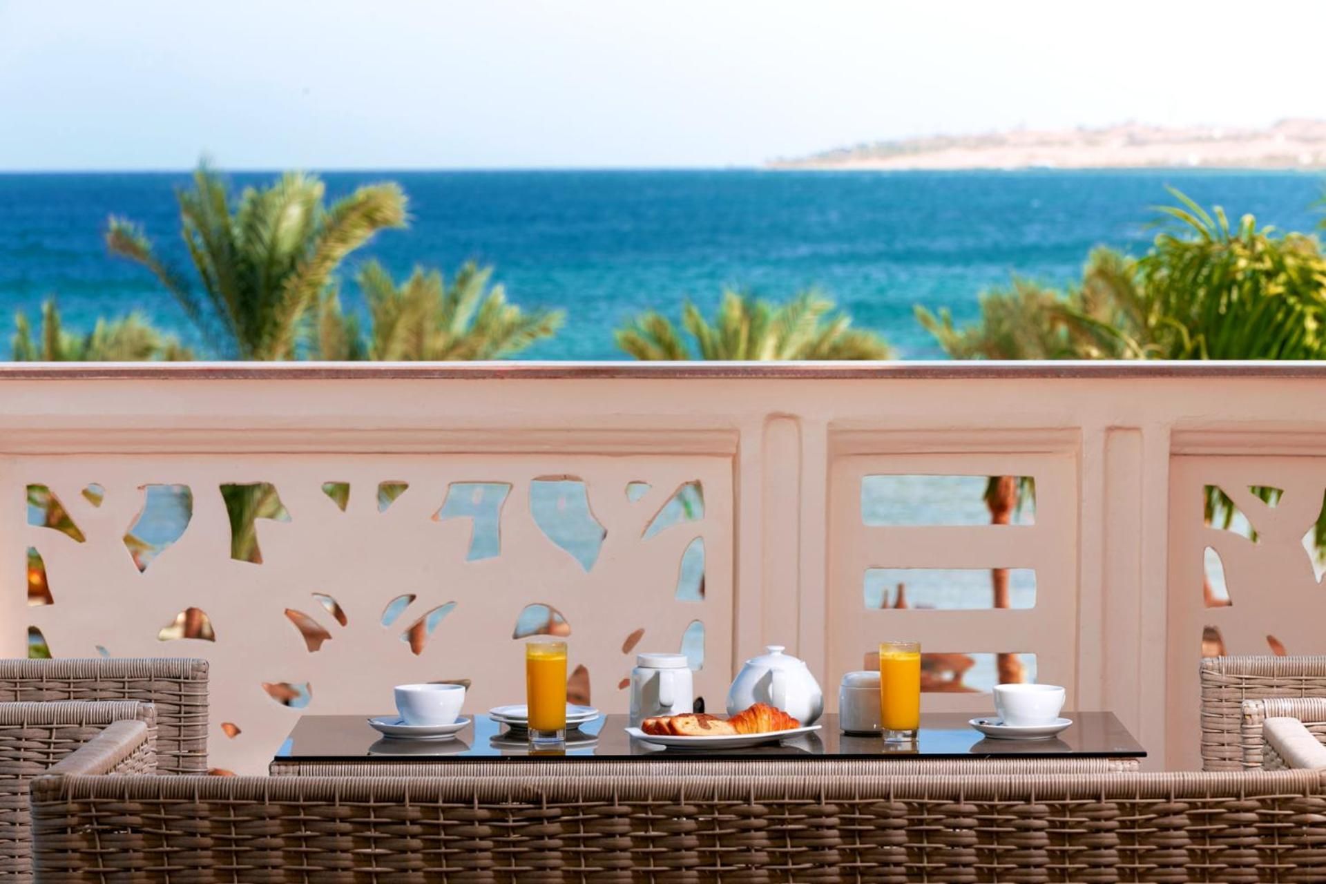 Suite with Sea and Pool View