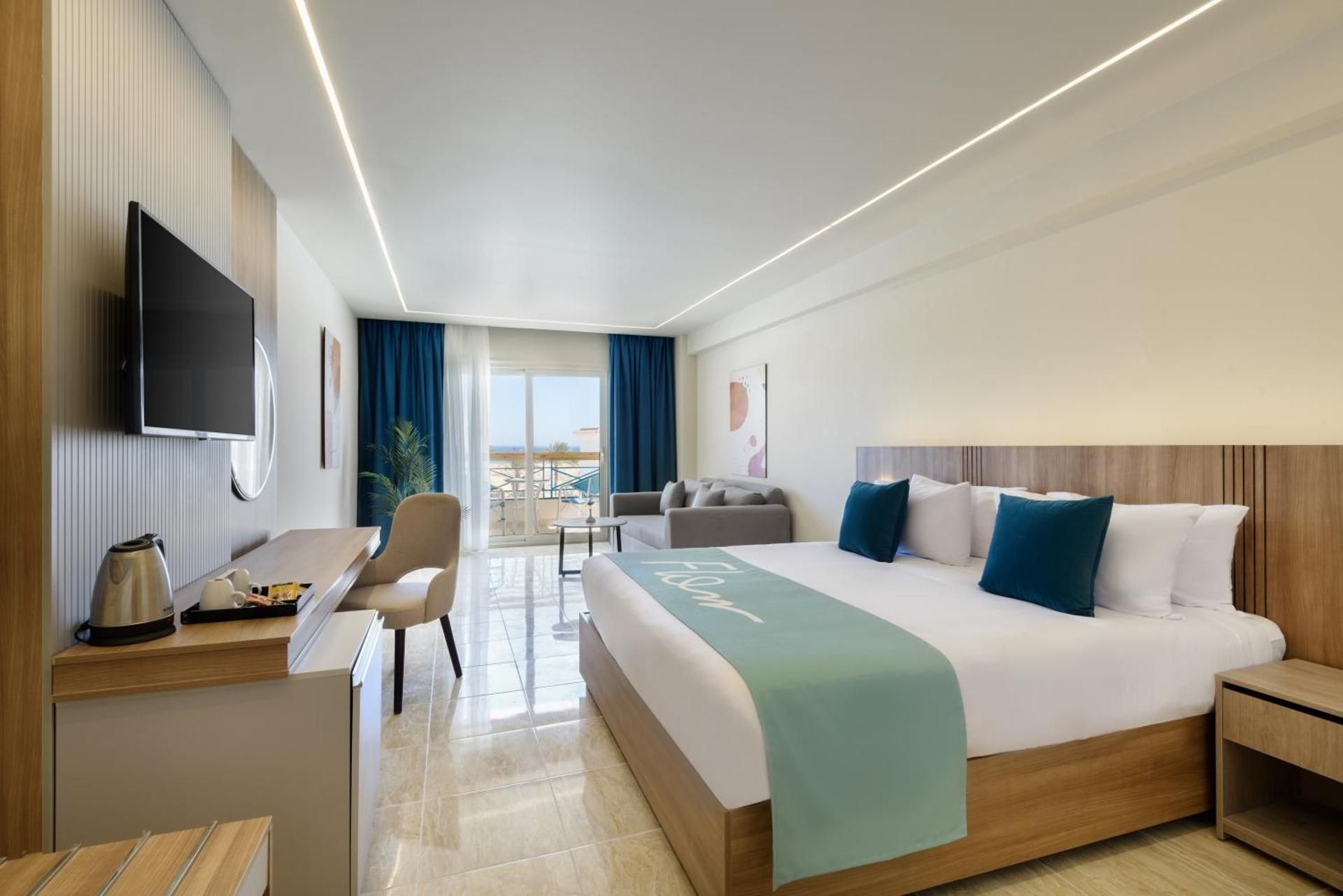 Family Suite Pool or Side Sea View
