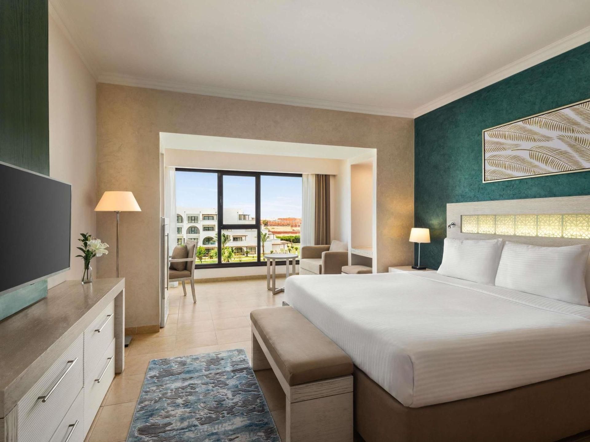 Classic Room Queen Bed Mountain View