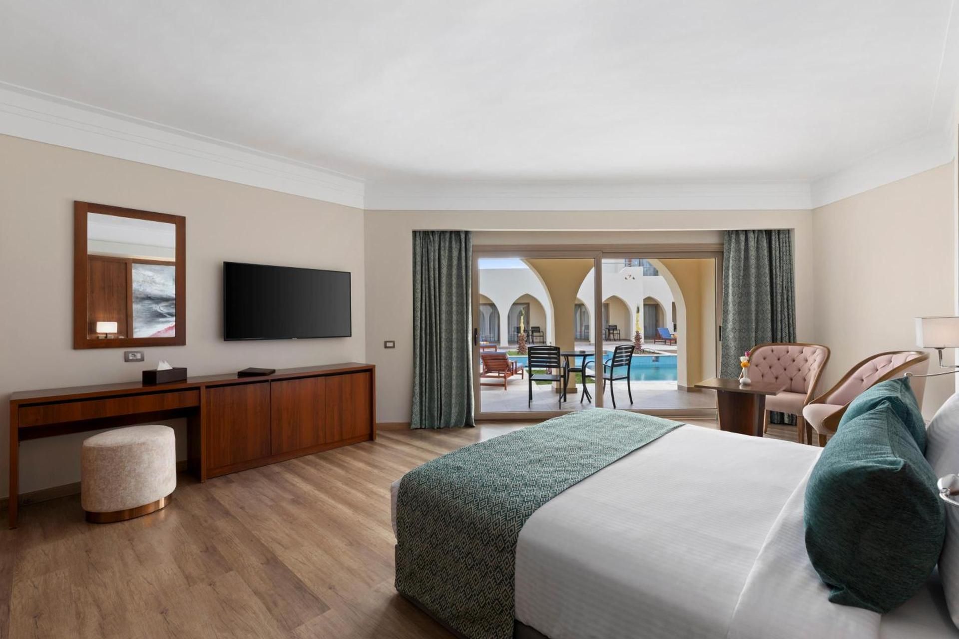 Lagoon Swim Up Suite
