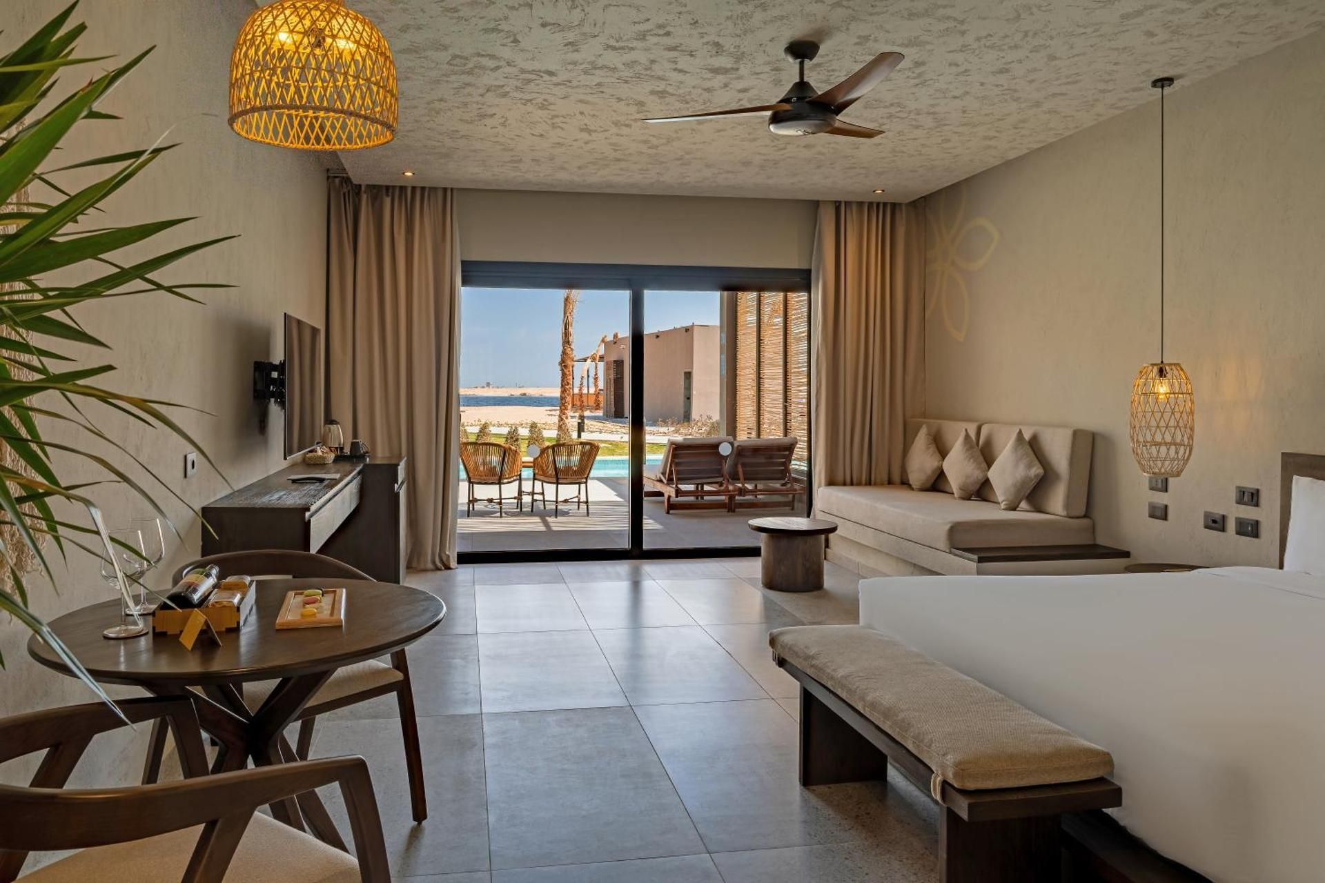 Swim-up Suite Beach Front Sea View