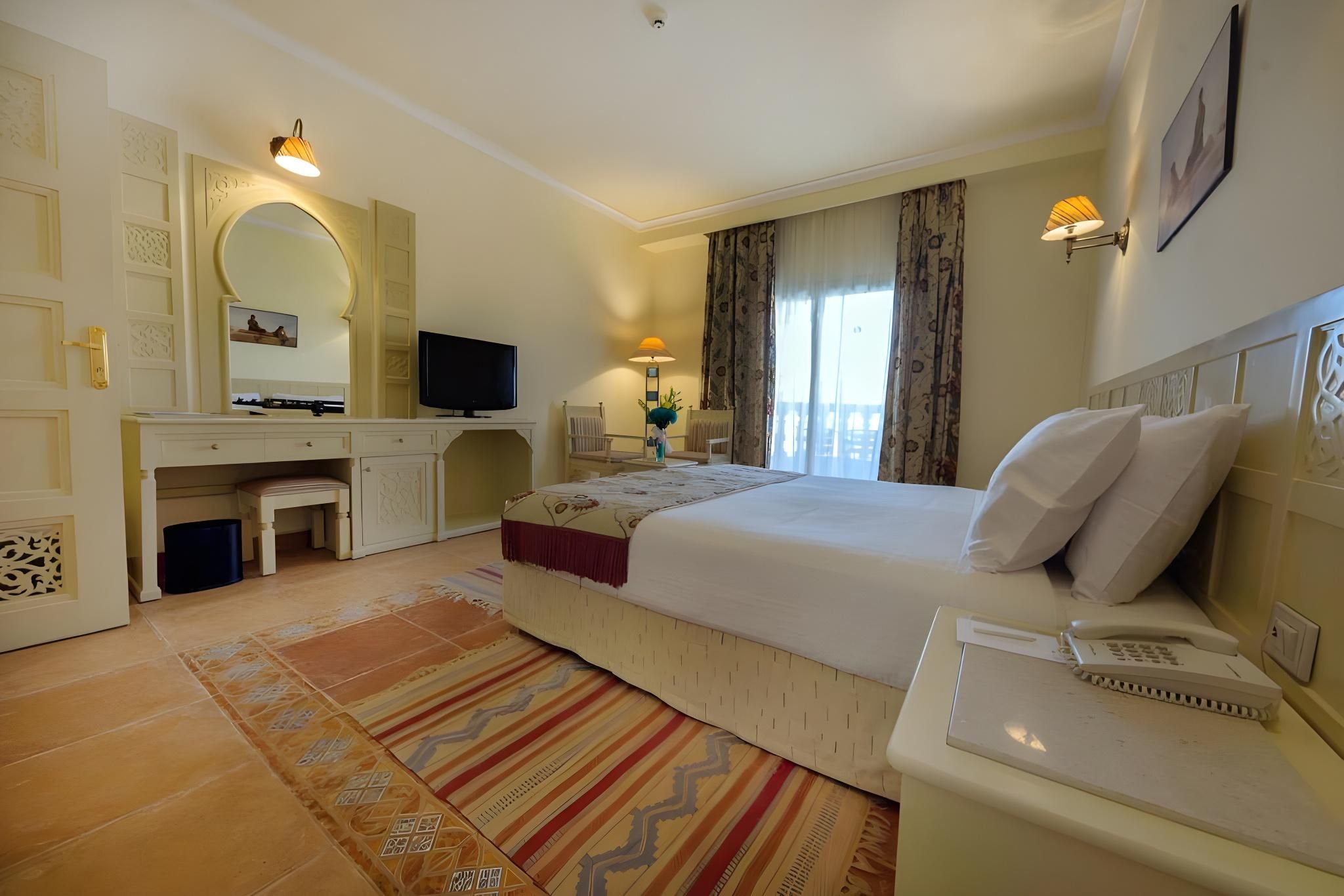 Sunrise Mamlouk Palace Resort Family Suite Pool View 2