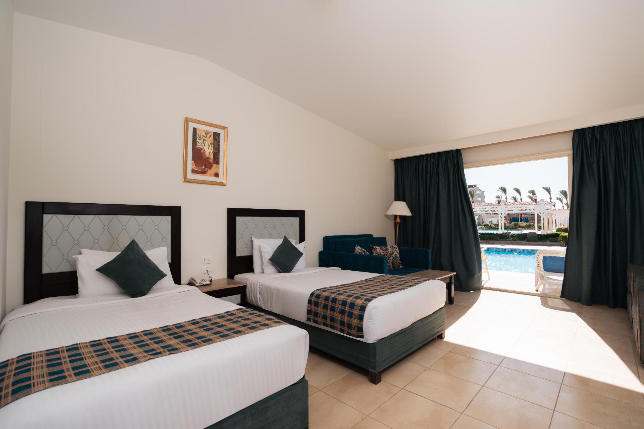 Swim Up Room