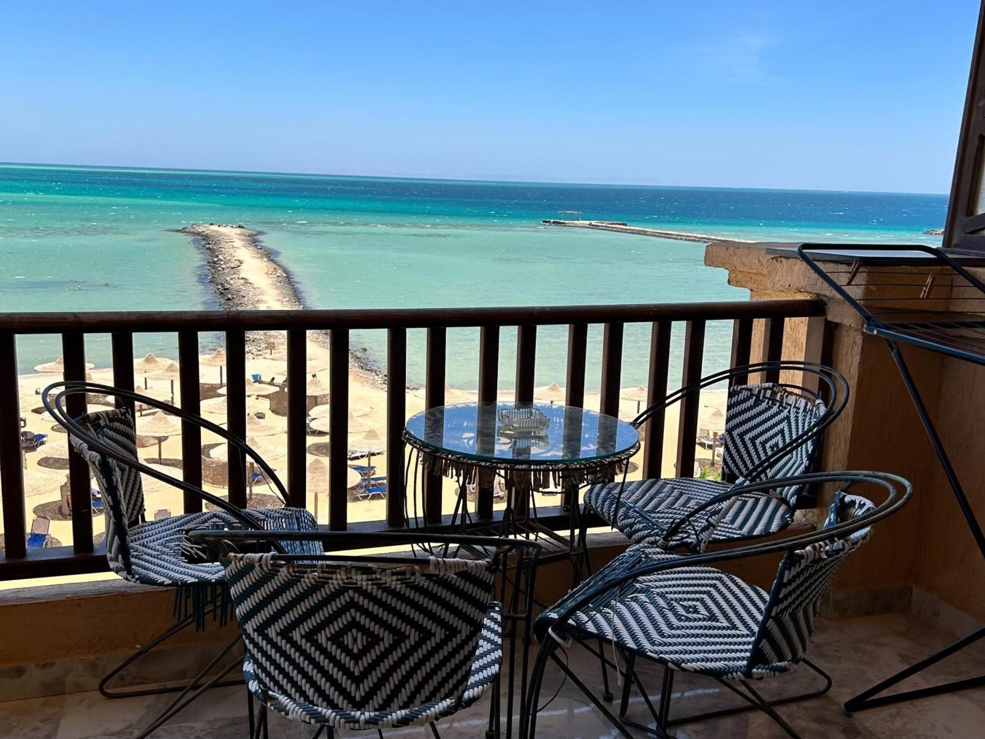 One-Bedroom Apartment with Sea View