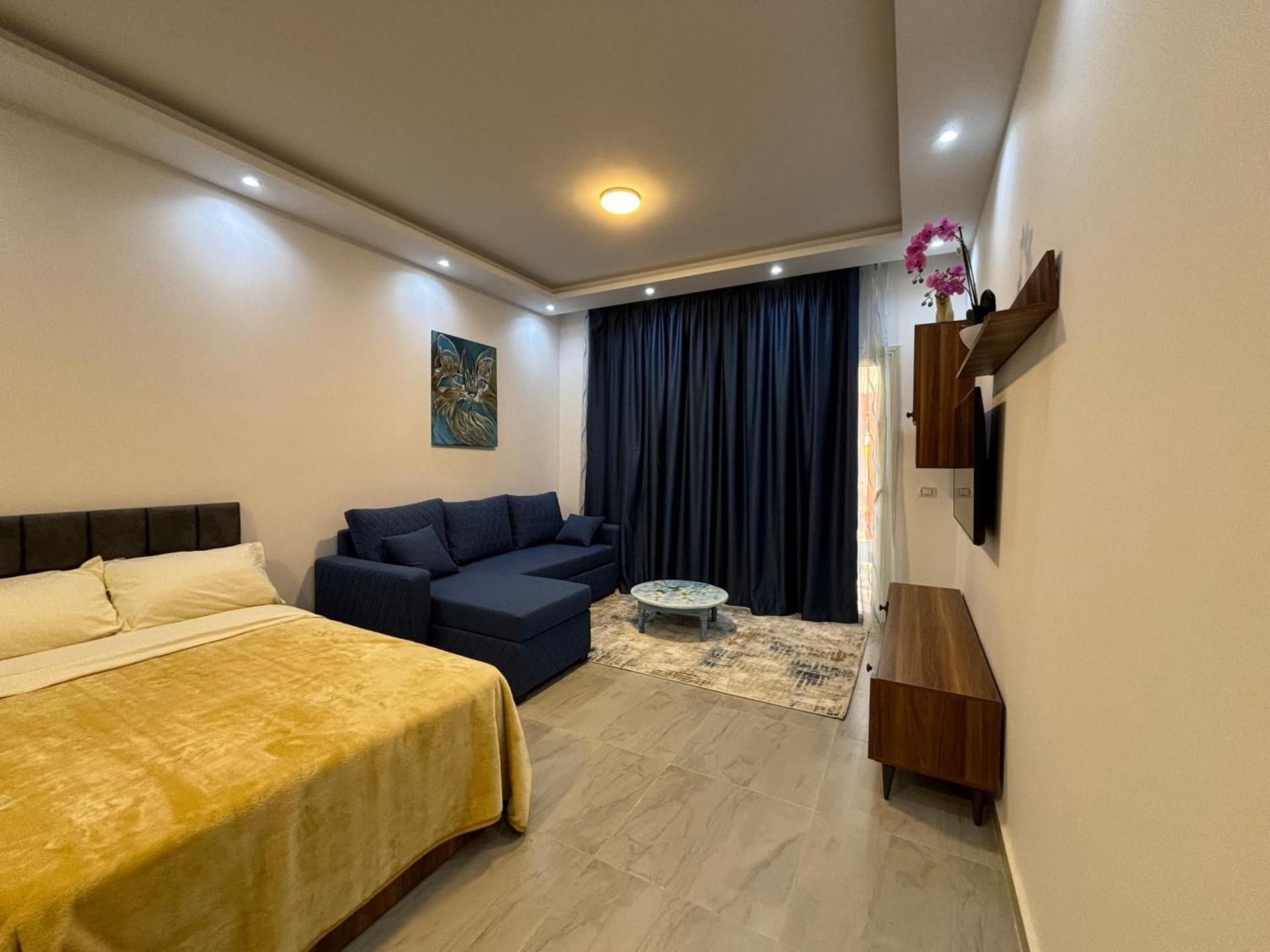 Apartment with Garden View