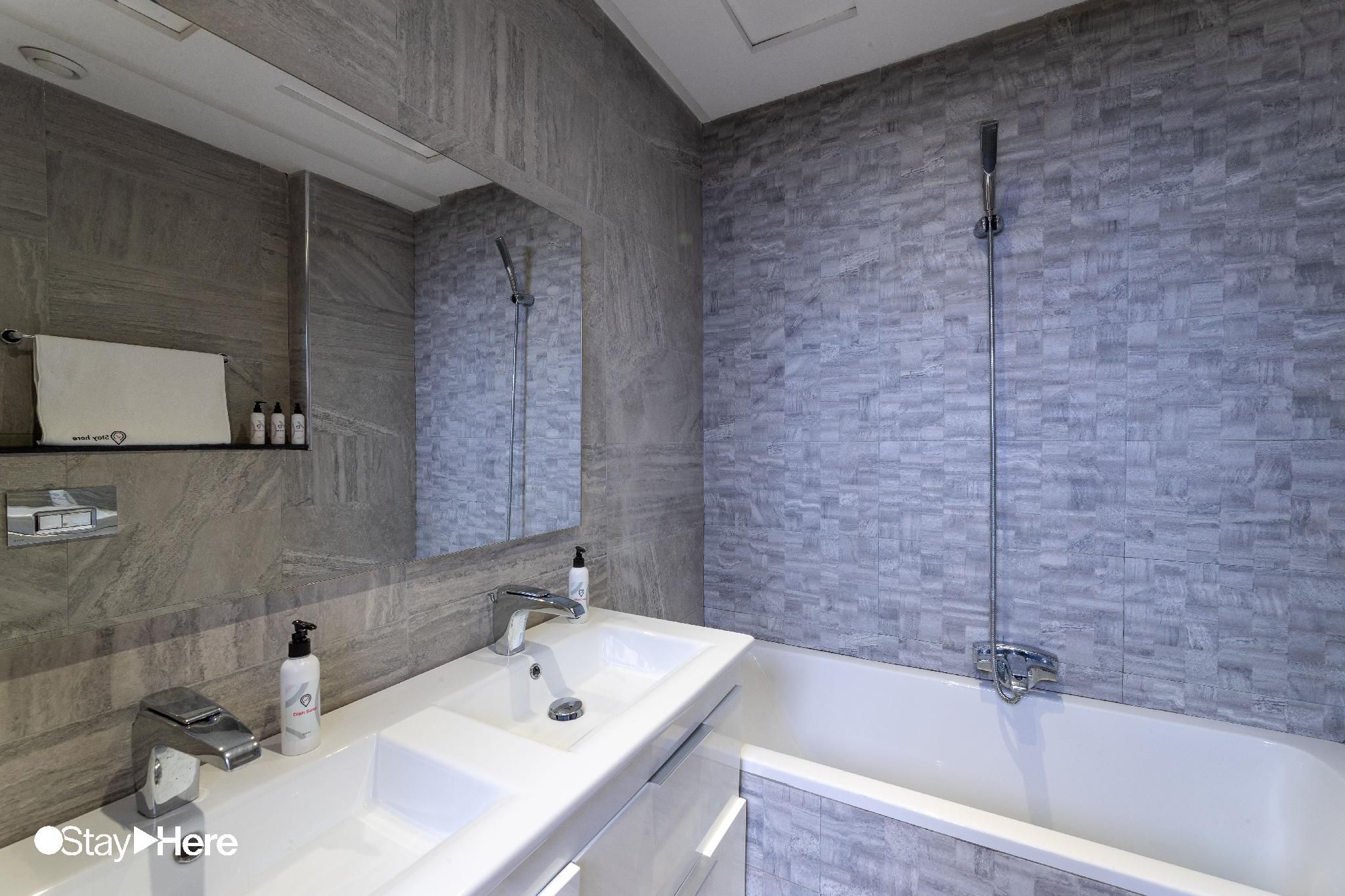 StayHere Beachfront Escape 2-Bedroom Apartment 2