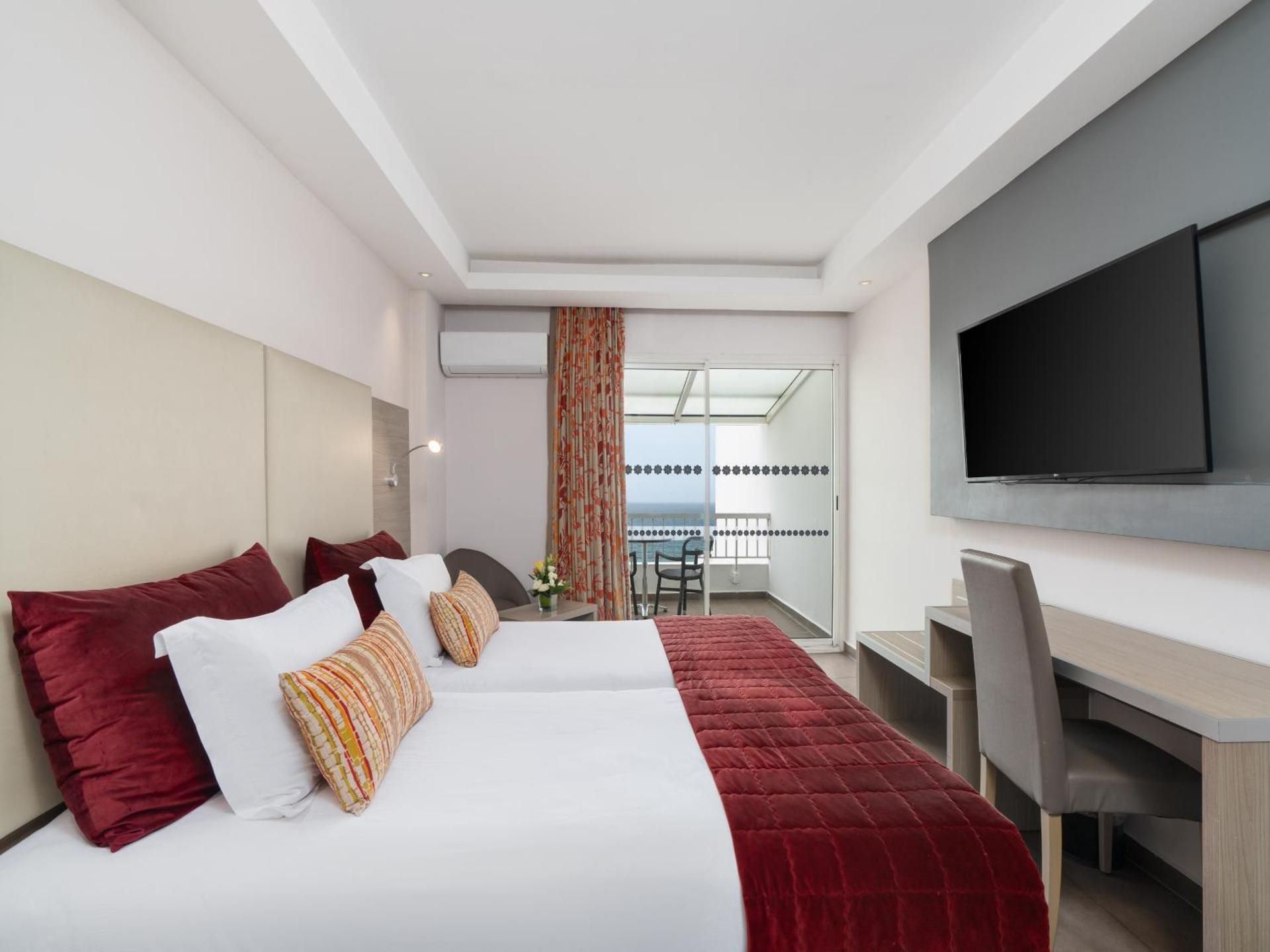 Standard Twin Room Partial Ocean View