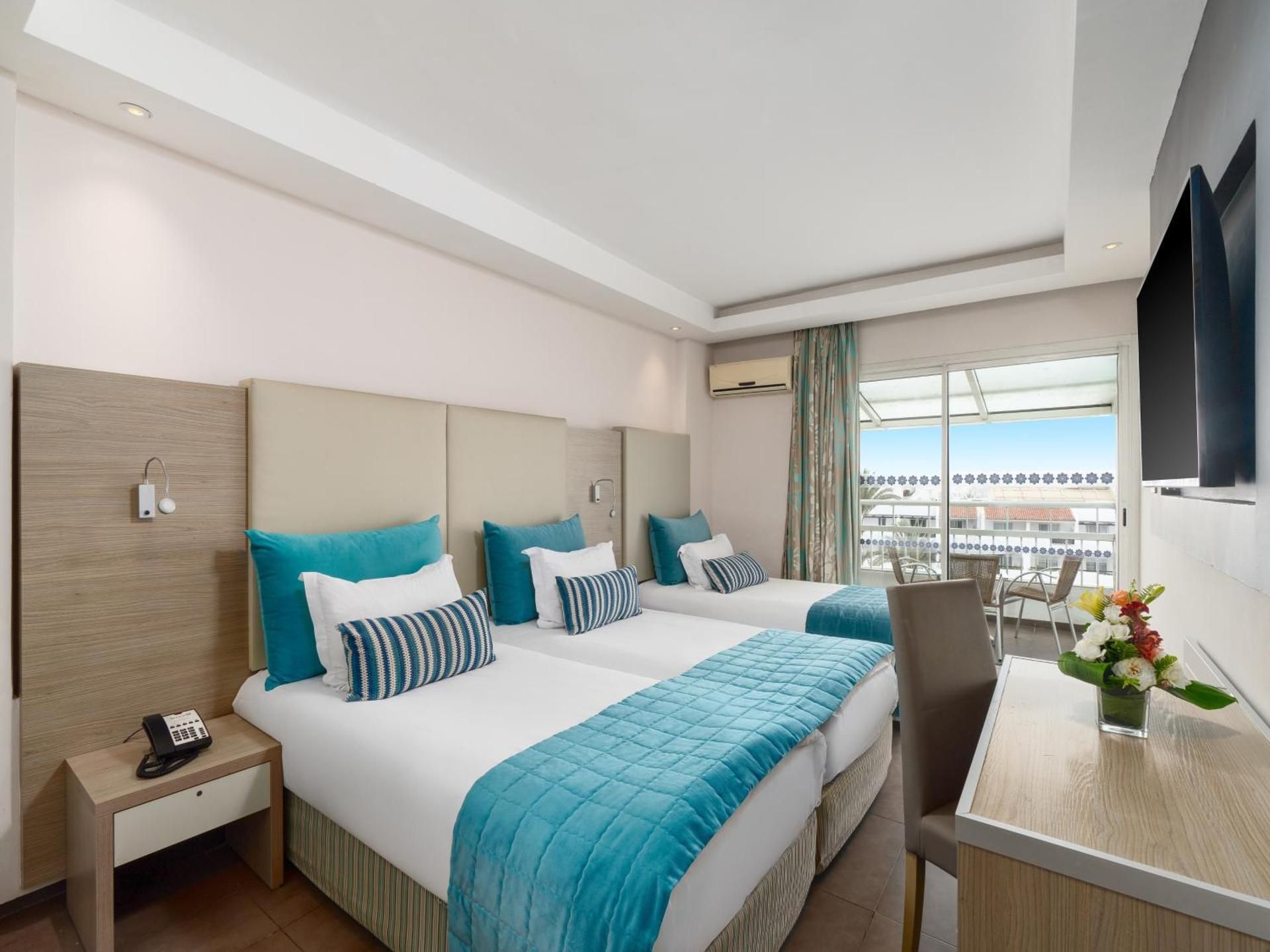 Triple Room with Pool View