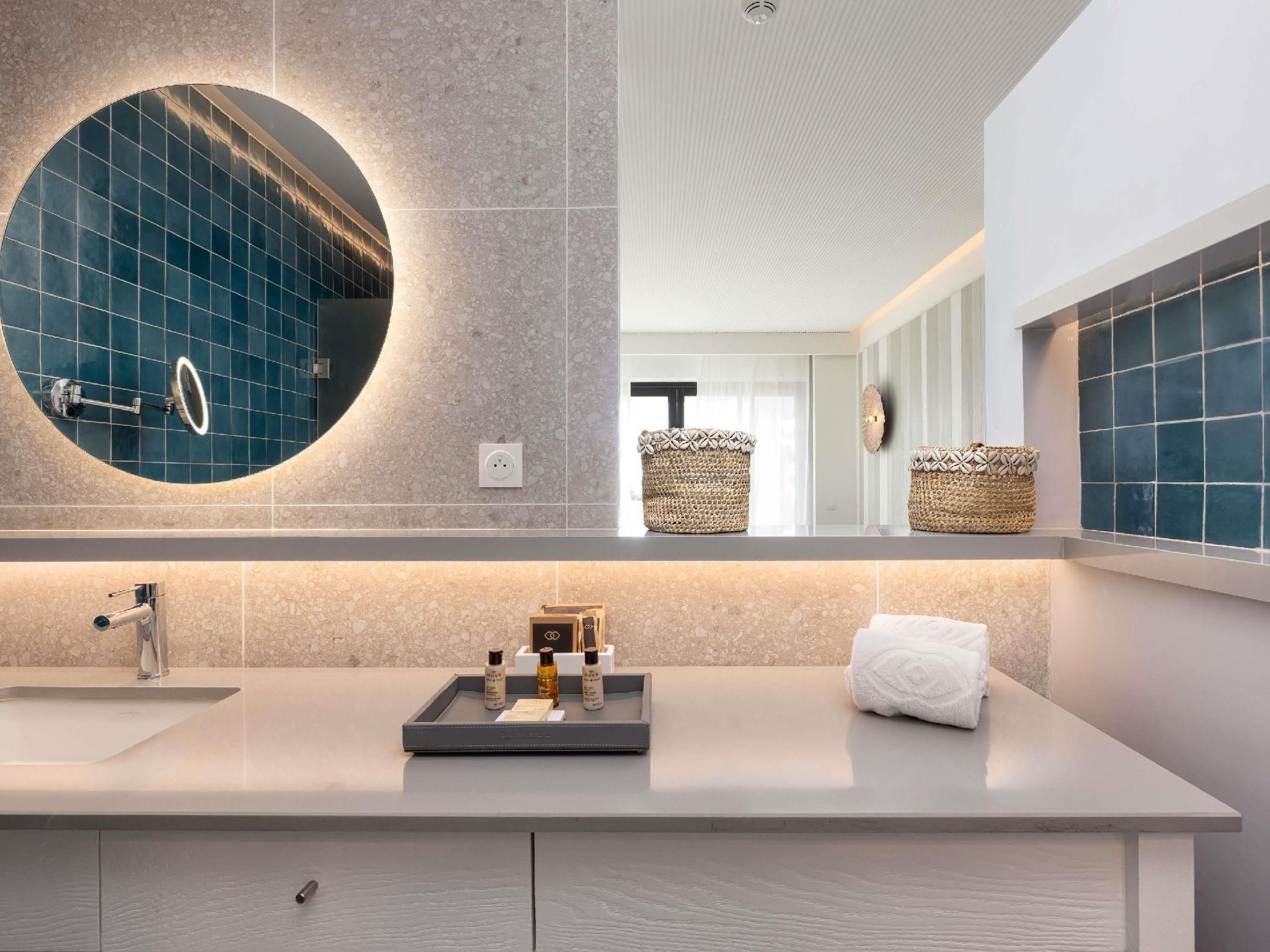 Superior Room, 1 Queen Bed, Garden View