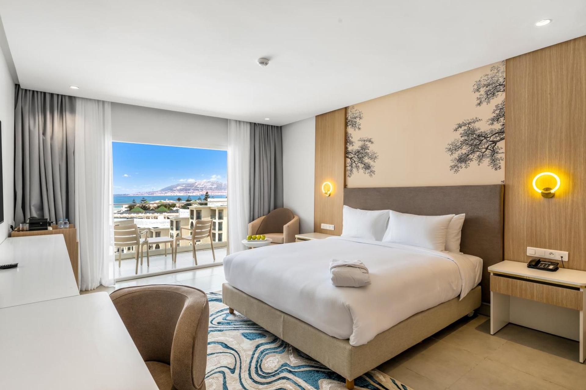 Deluxe Room With Sea & Pool View