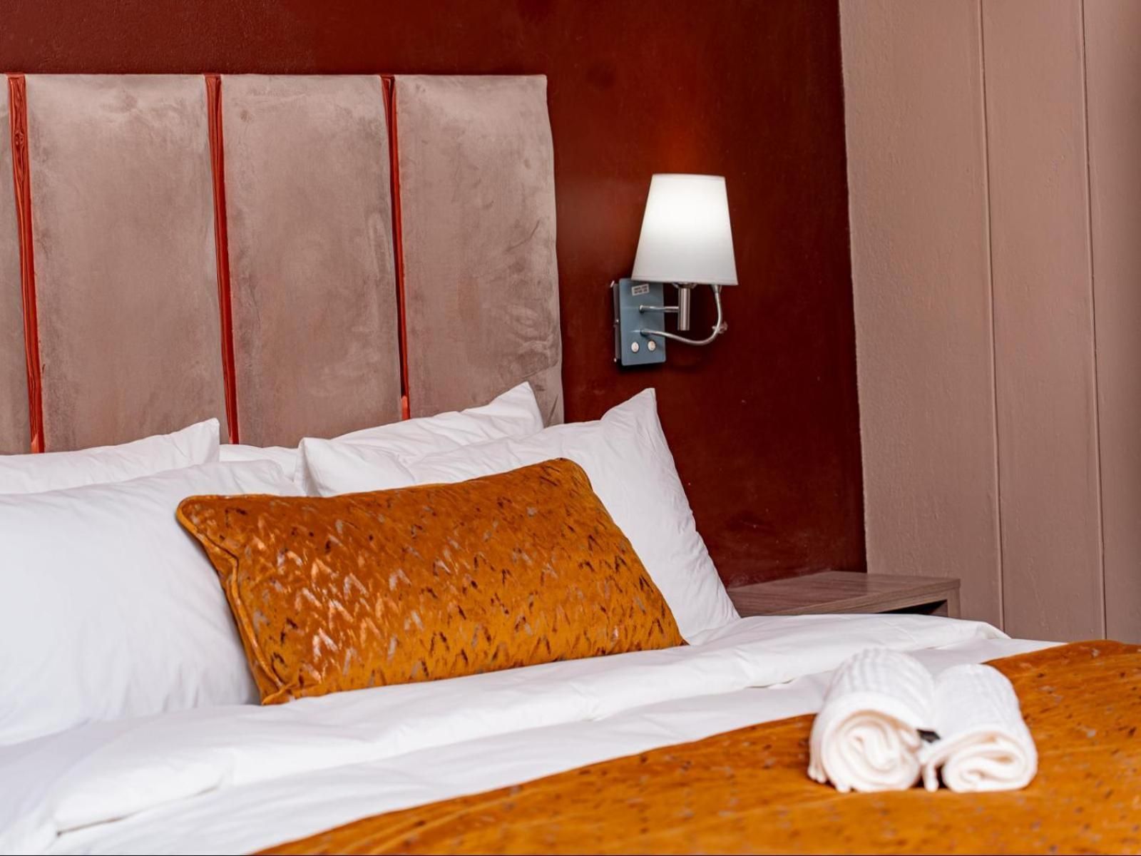 Junior Queen Room