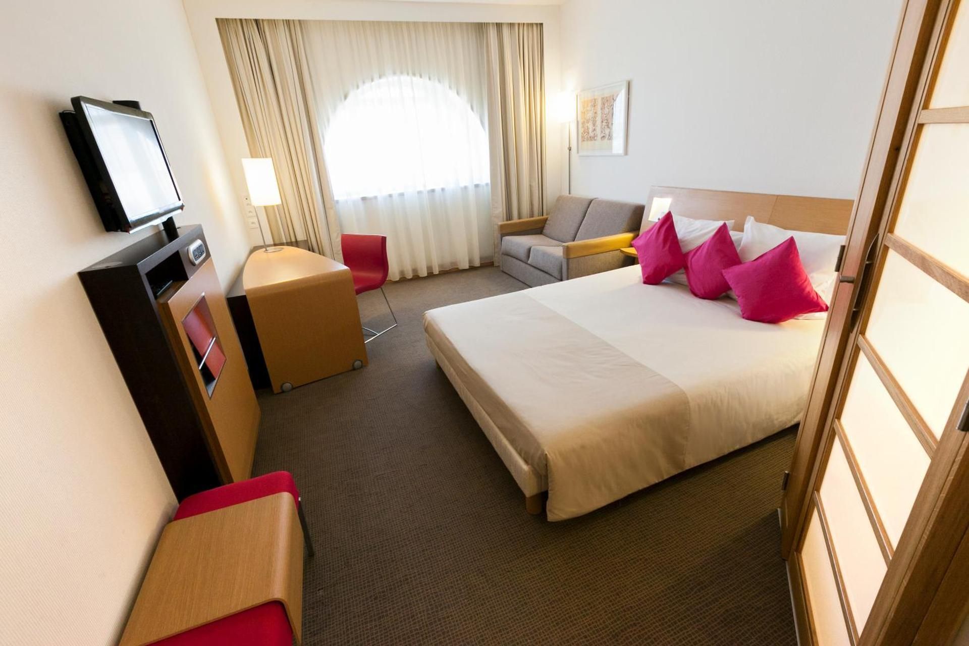 Superior Room With 2 Single Beds And Sofa