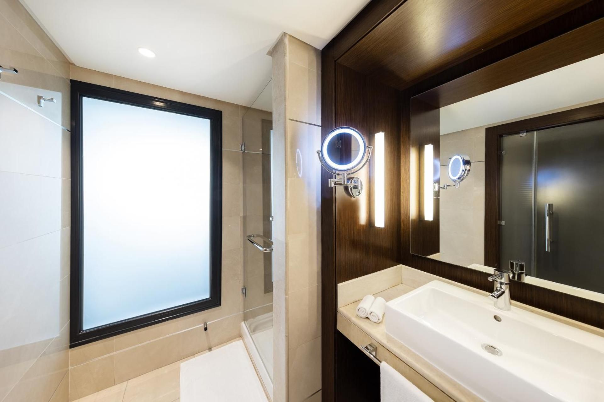 Superior Room - Lake View