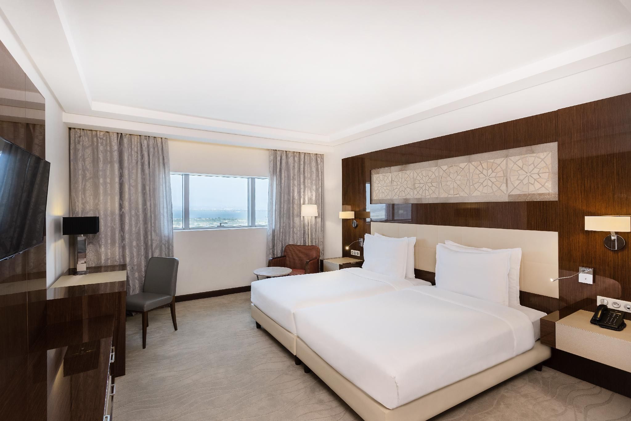 Suite-2 Bedroom-Lake View-Lounge Access