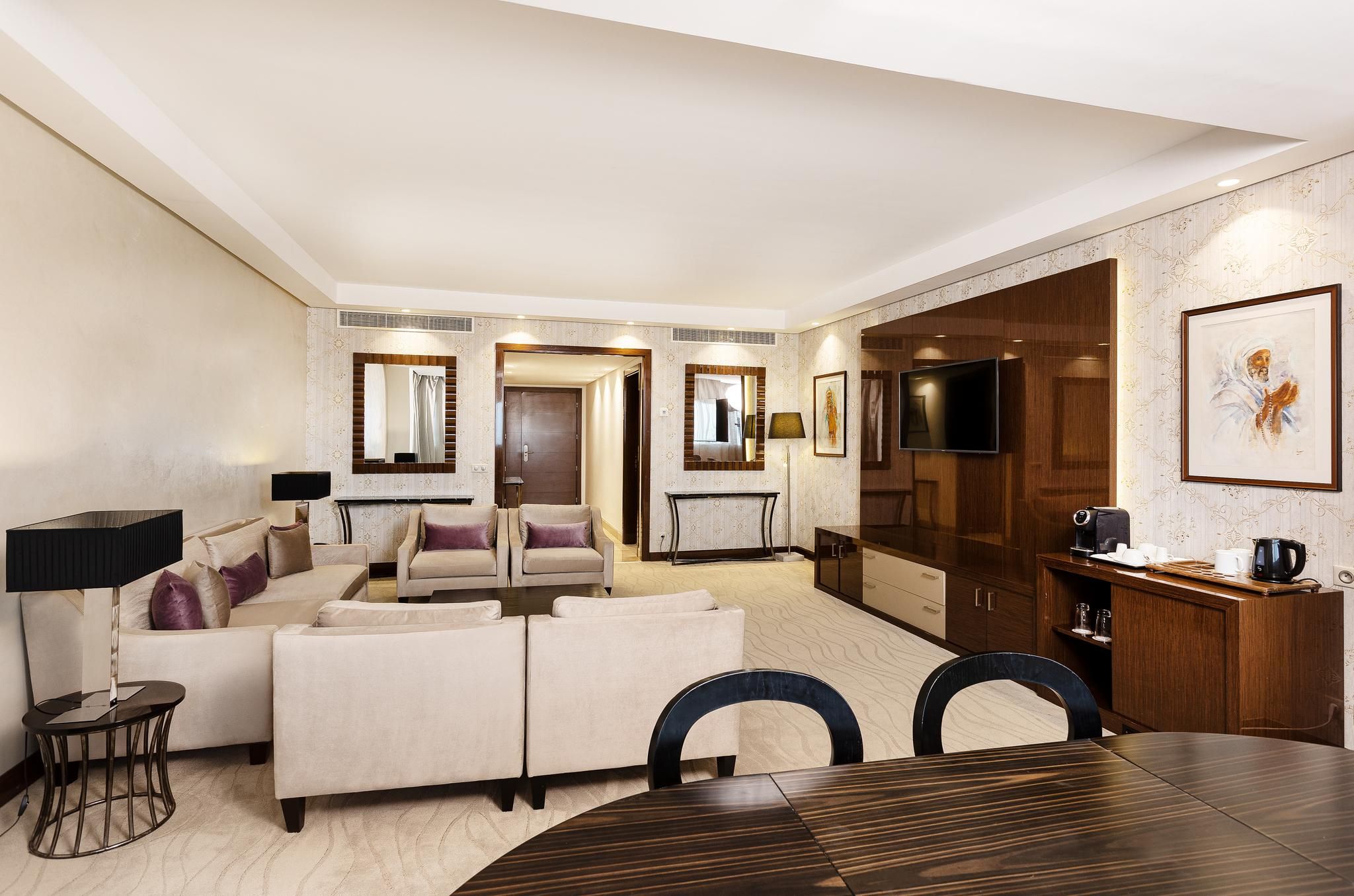 Suite-2 Bedroom-Lake View-Lounge Access