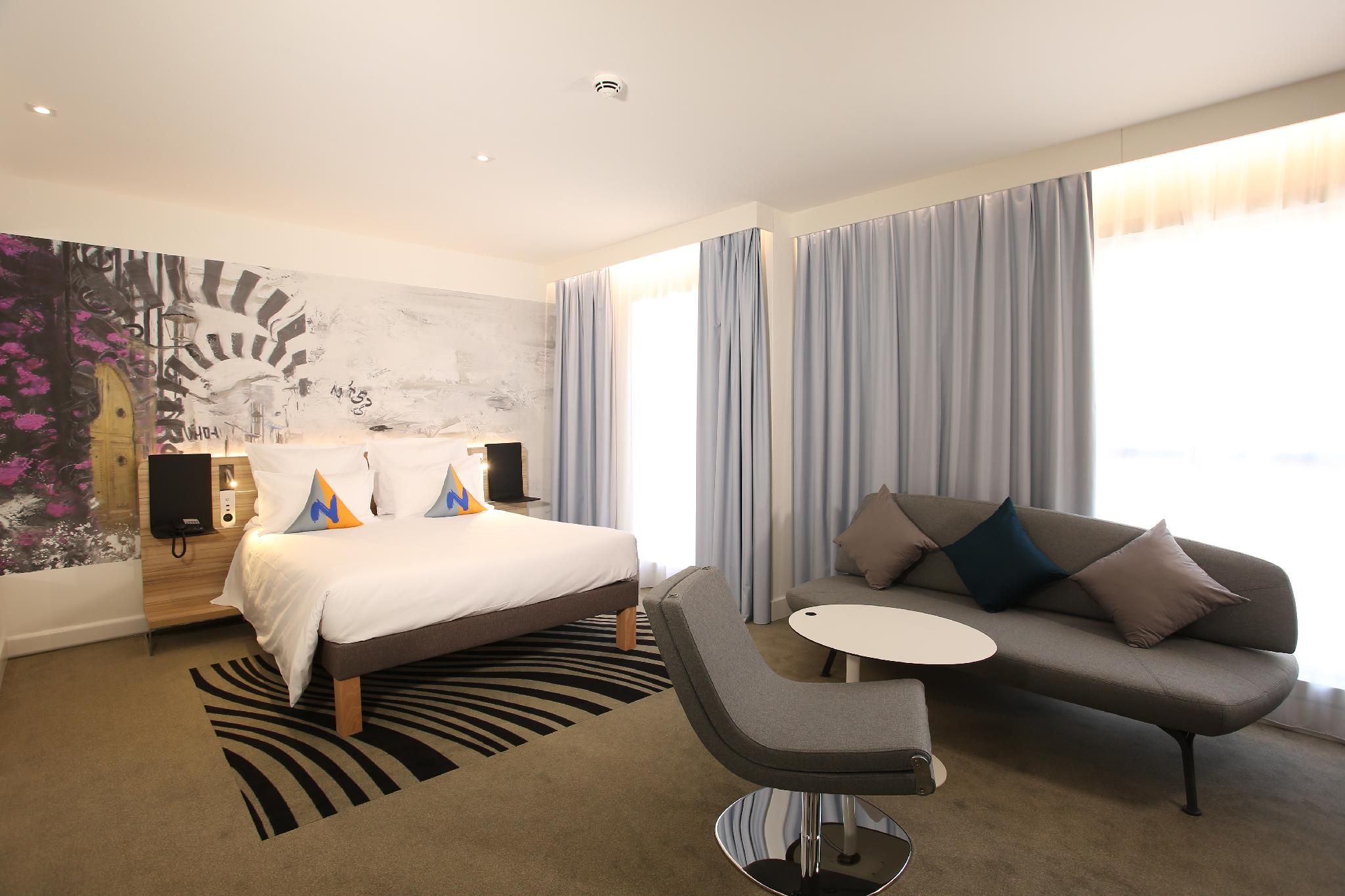 Executive Room, with a king size bed and sofa