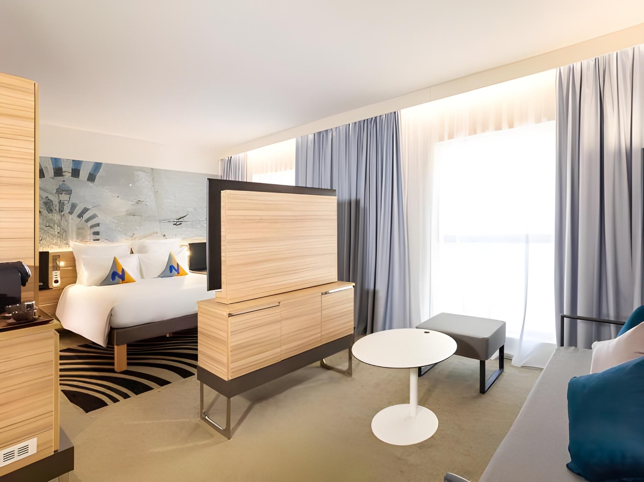 Executive Room, with a king size bed and sofa