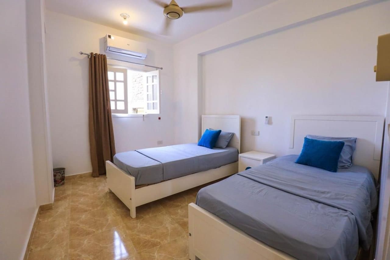 Standard Twin Room with Mountain View