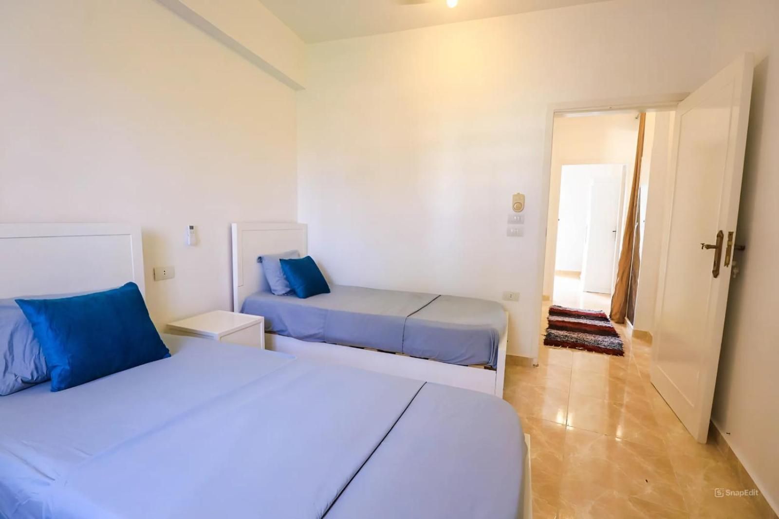 Standard Twin Room with Mountain View
