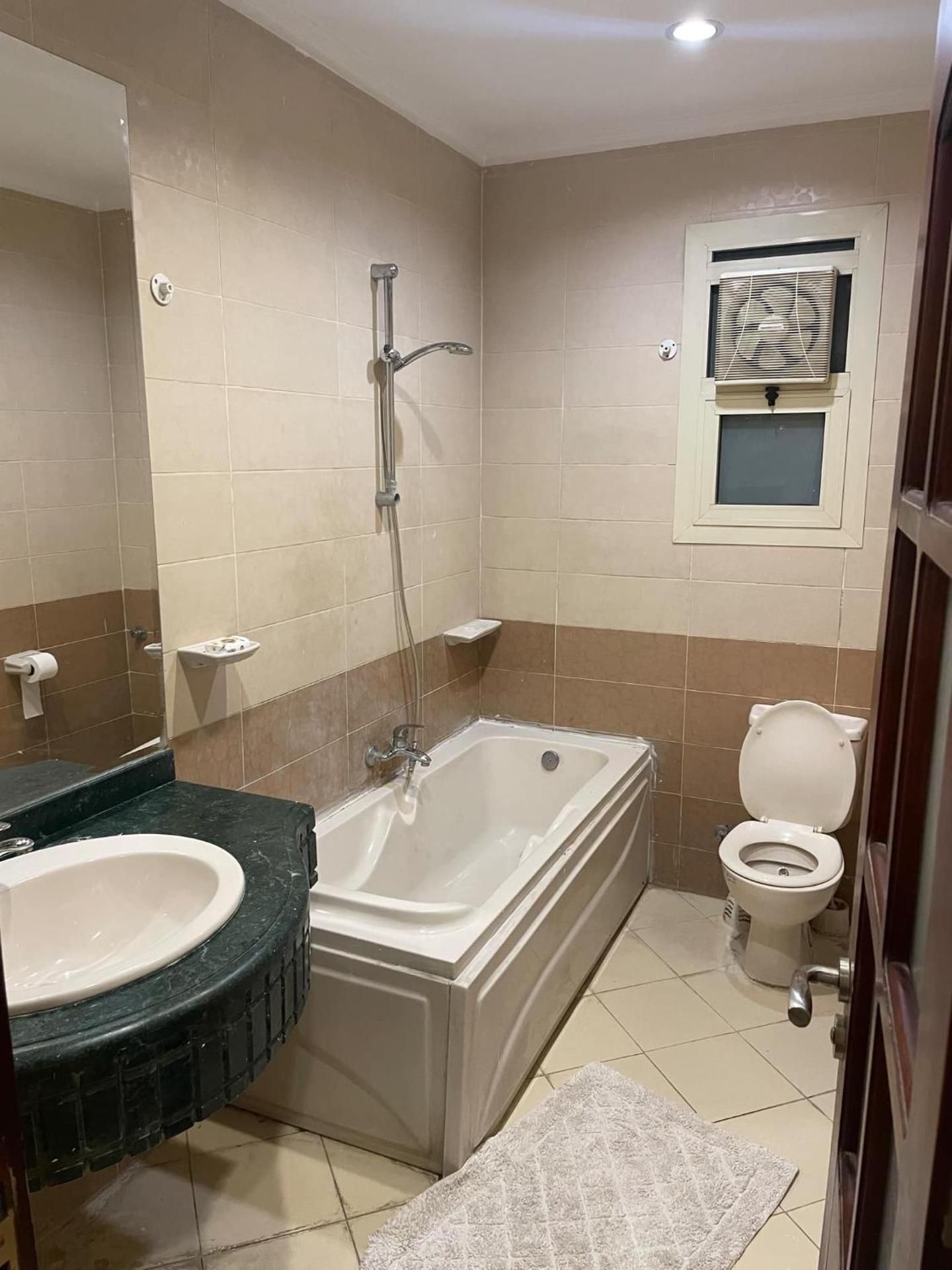 Apartment With Shared Bathroom