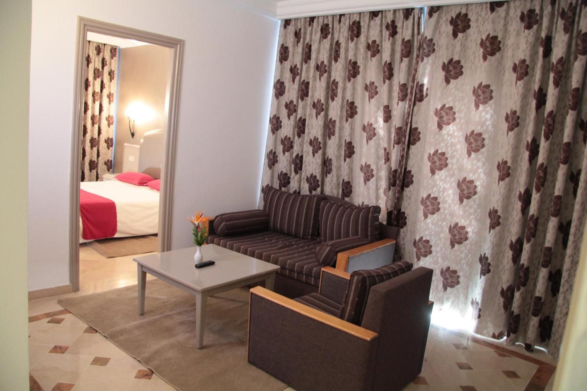 Family Room (2 Adults + 2 Children)