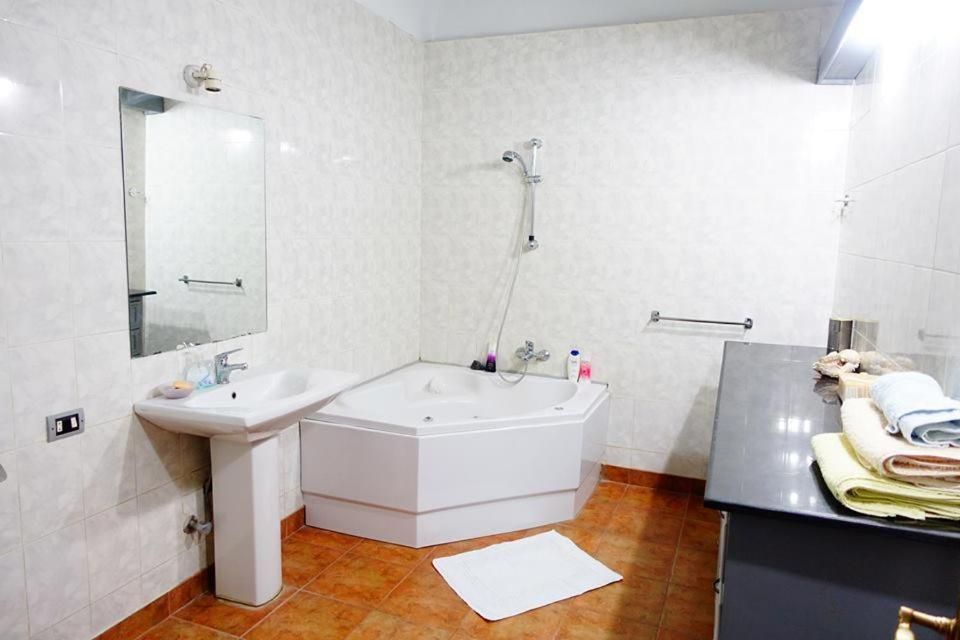 Deluxe Double Room with Private Bathroom With Garden View
