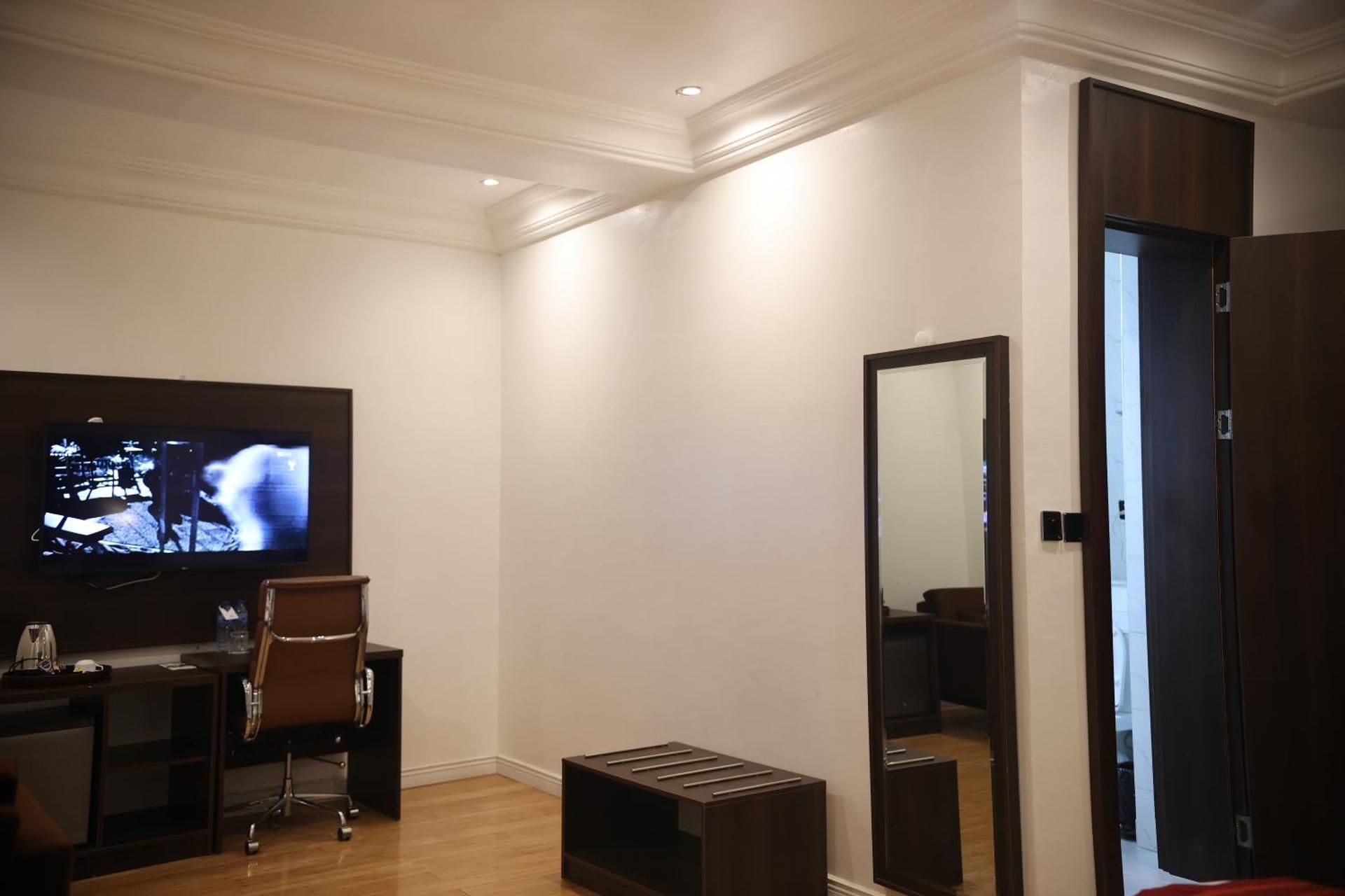 Bolton White Hotel - Abuja Deluxe Suite 2