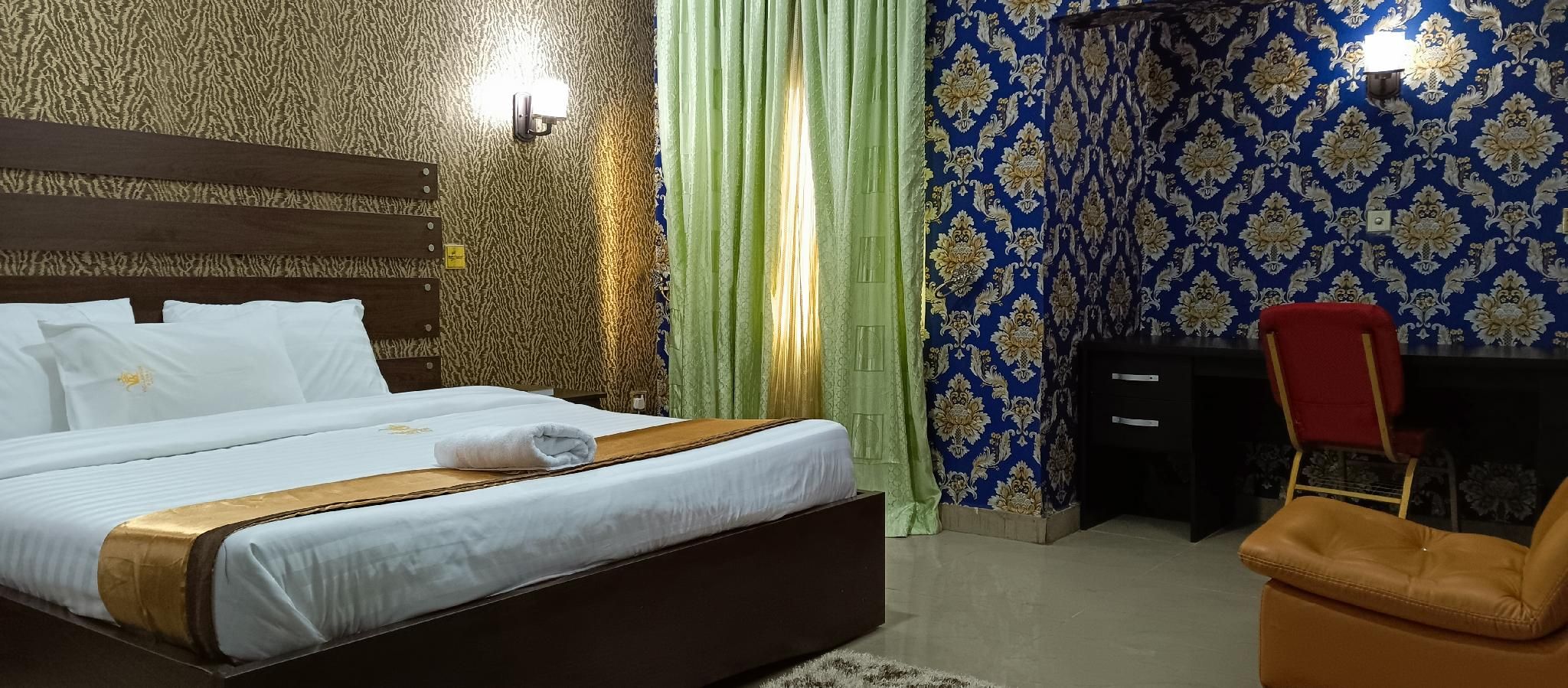 Deluxe Room Queen