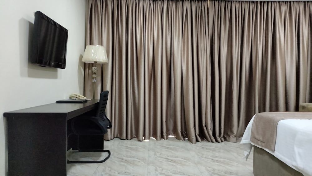 Hans Place Hotel Executive Room 13